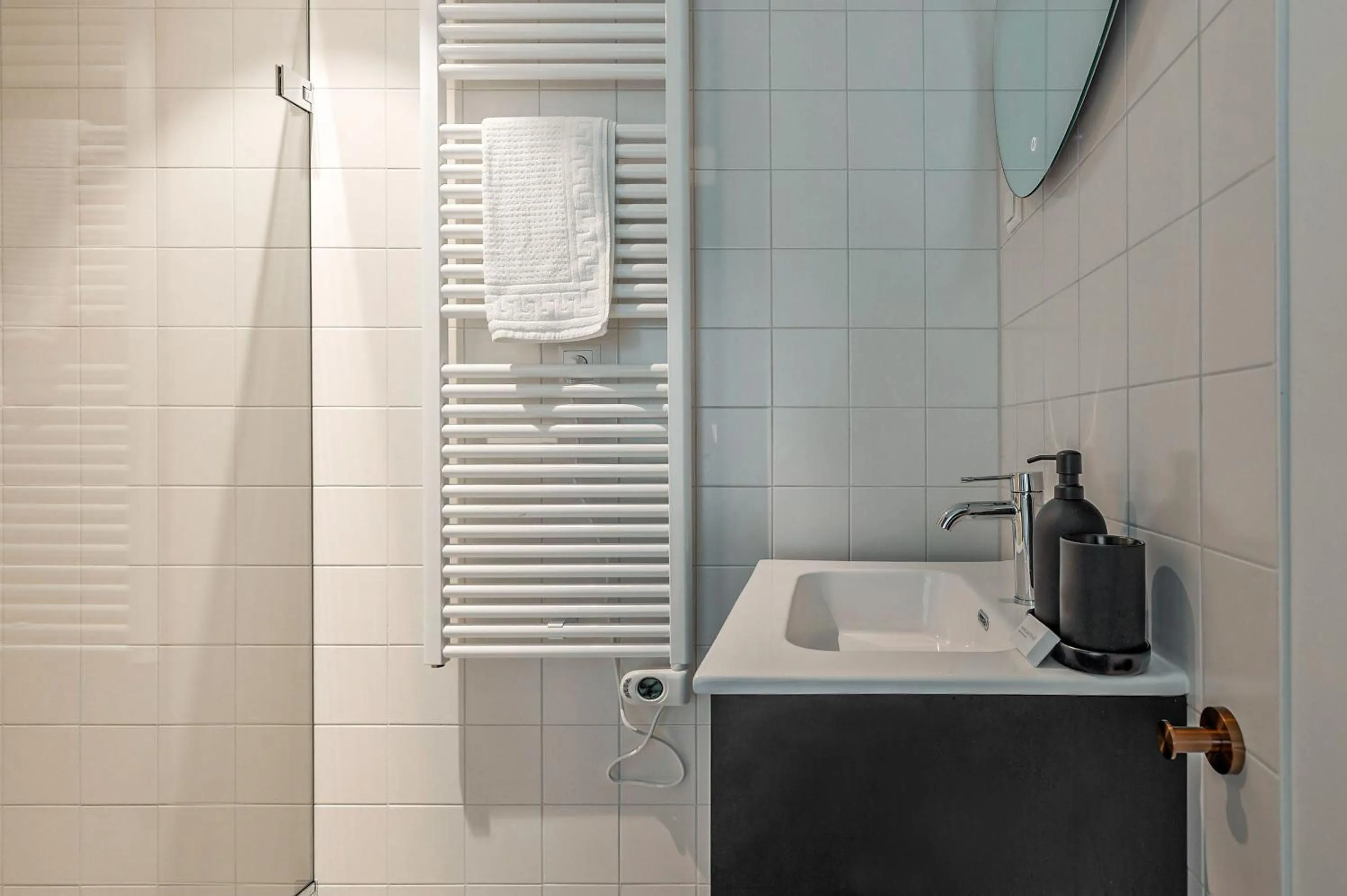 Shower in Bens The Highdocks