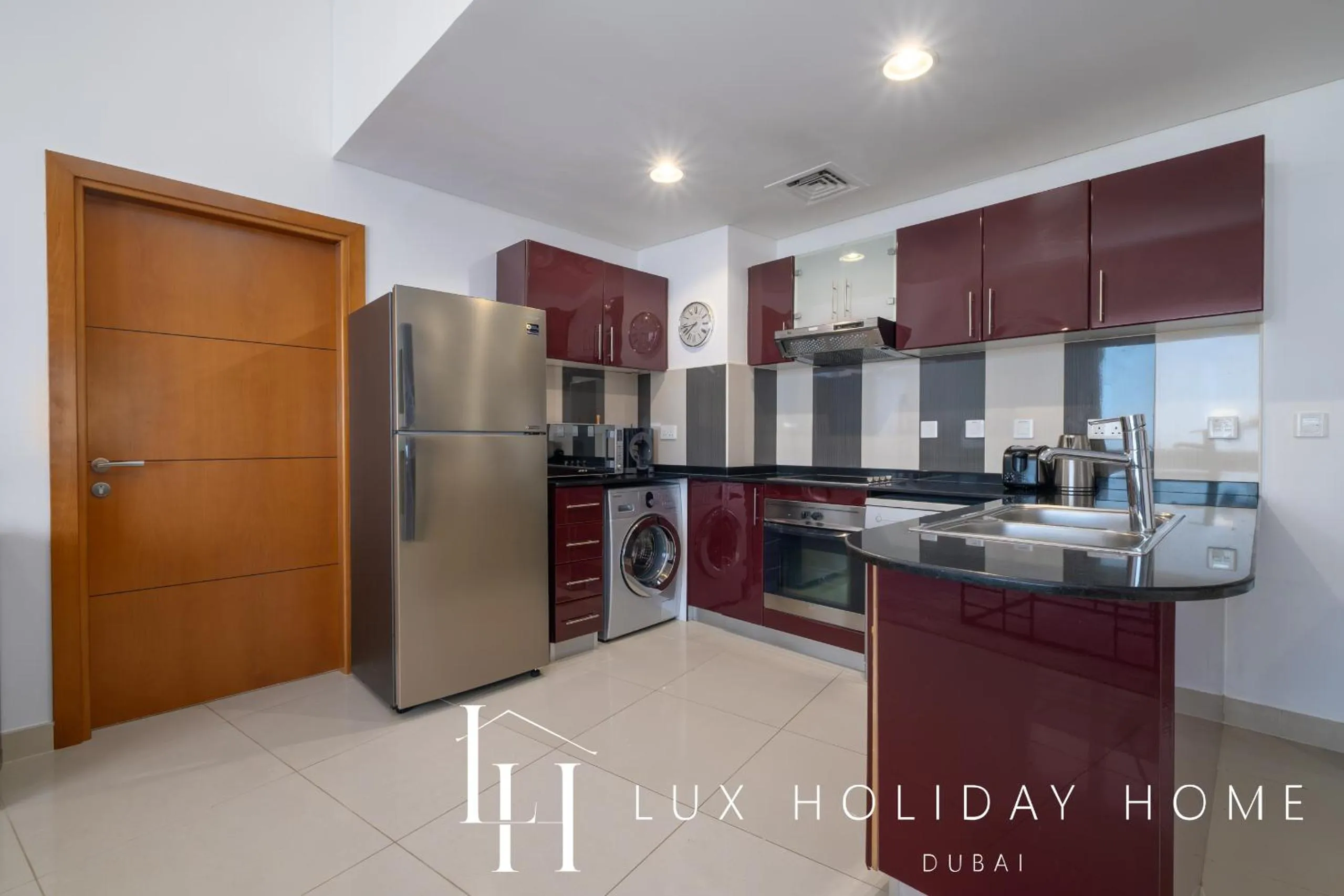 Kitchen or kitchenette in LUX The Sky View Suite Dubai Marina