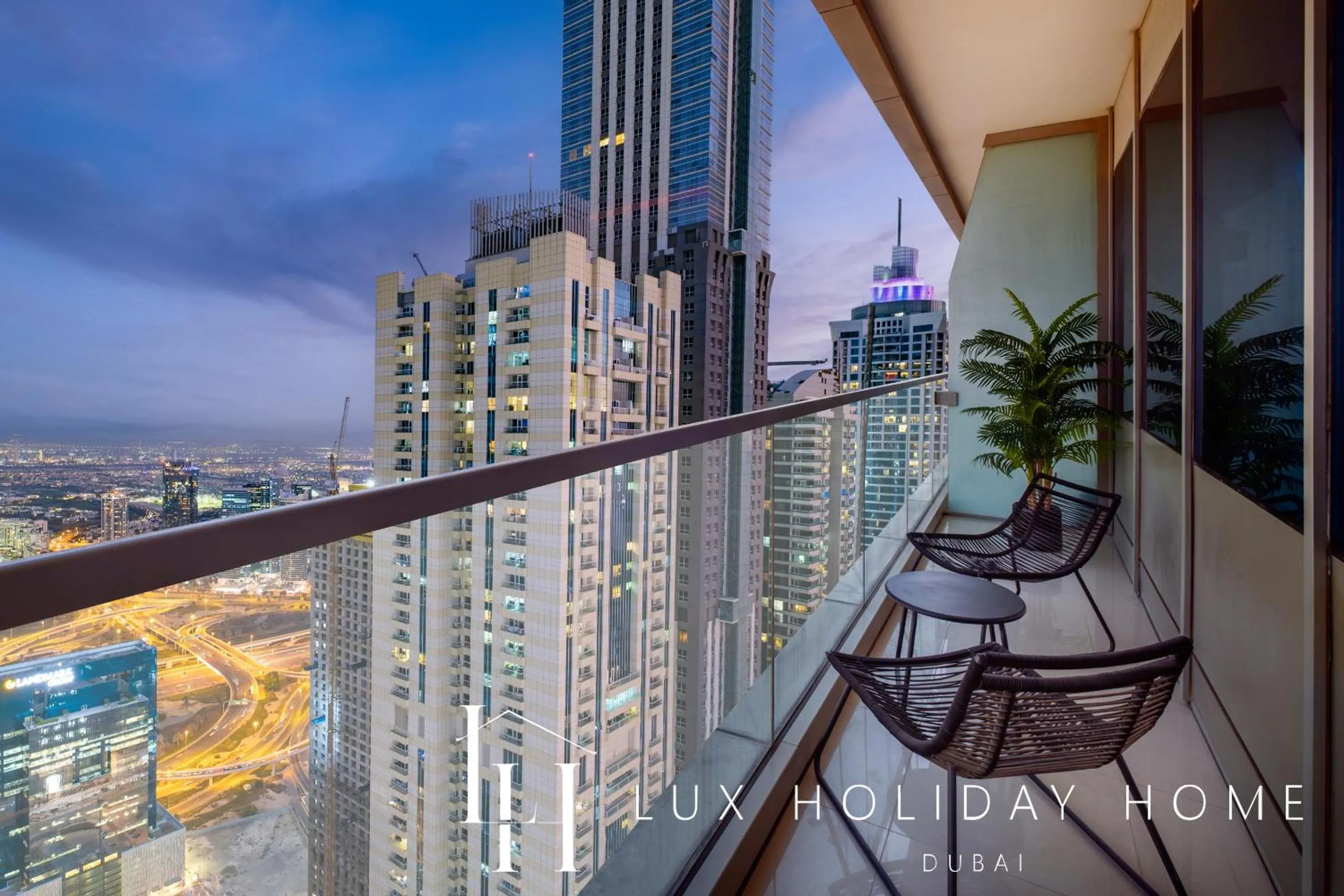 Balcony/Terrace in LUX The Sky View Suite Dubai Marina
