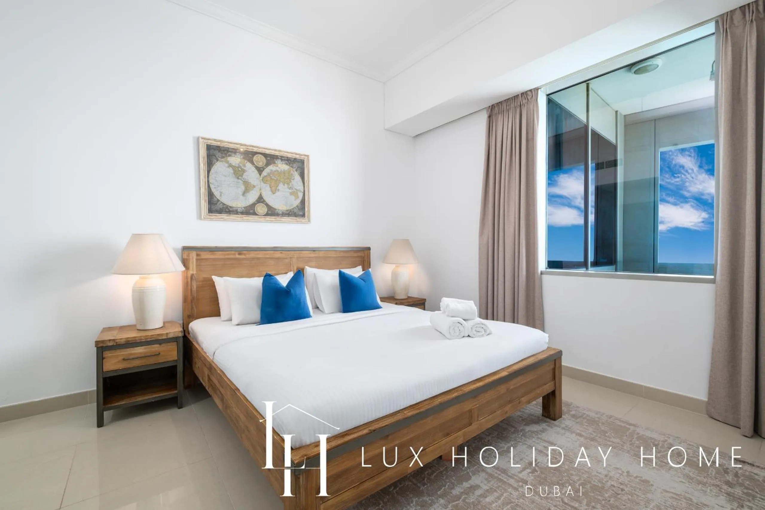 Bedroom, Bed in LUX The Sky View Suite Dubai Marina