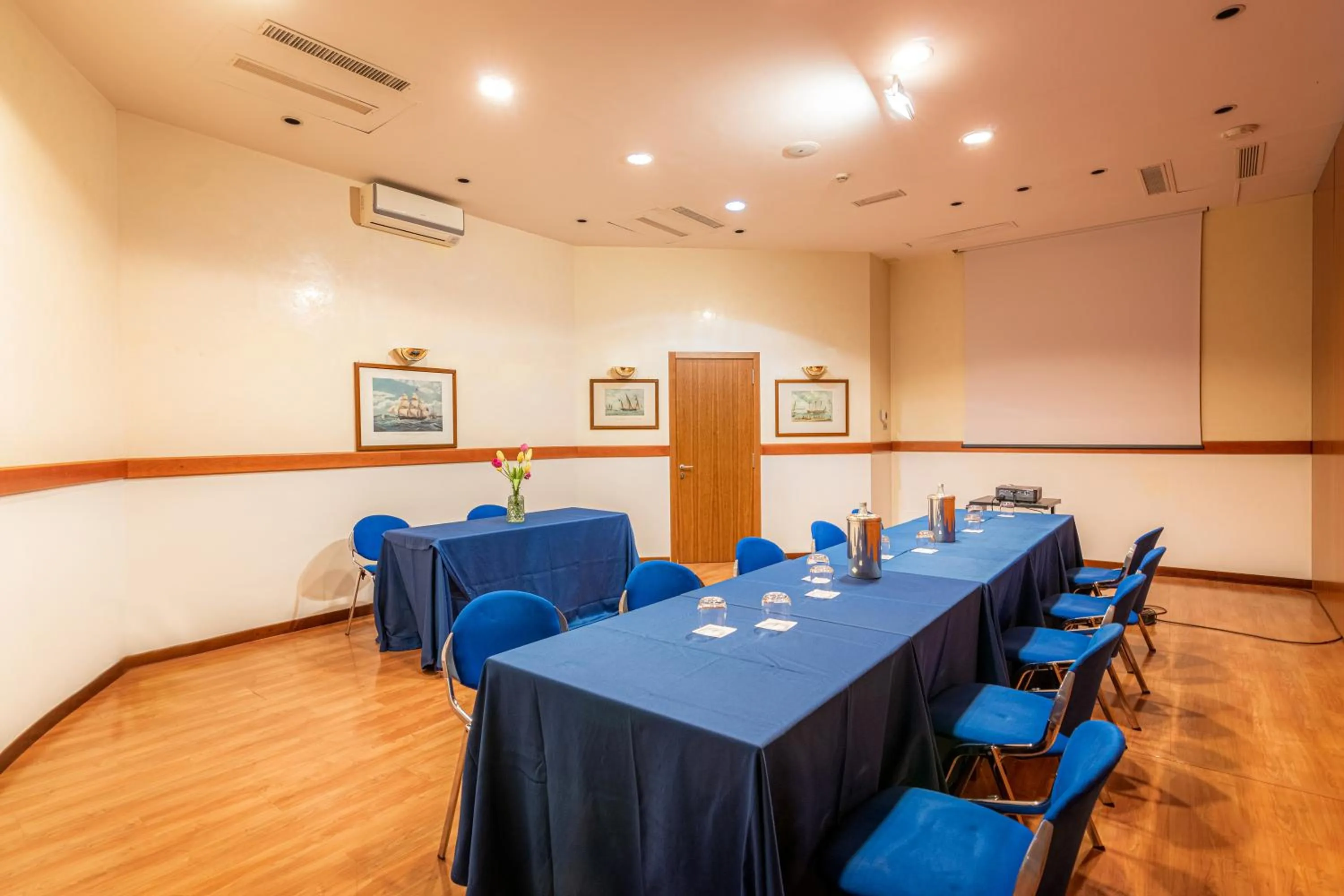 Business facilities in Hotel Cala Del Porto