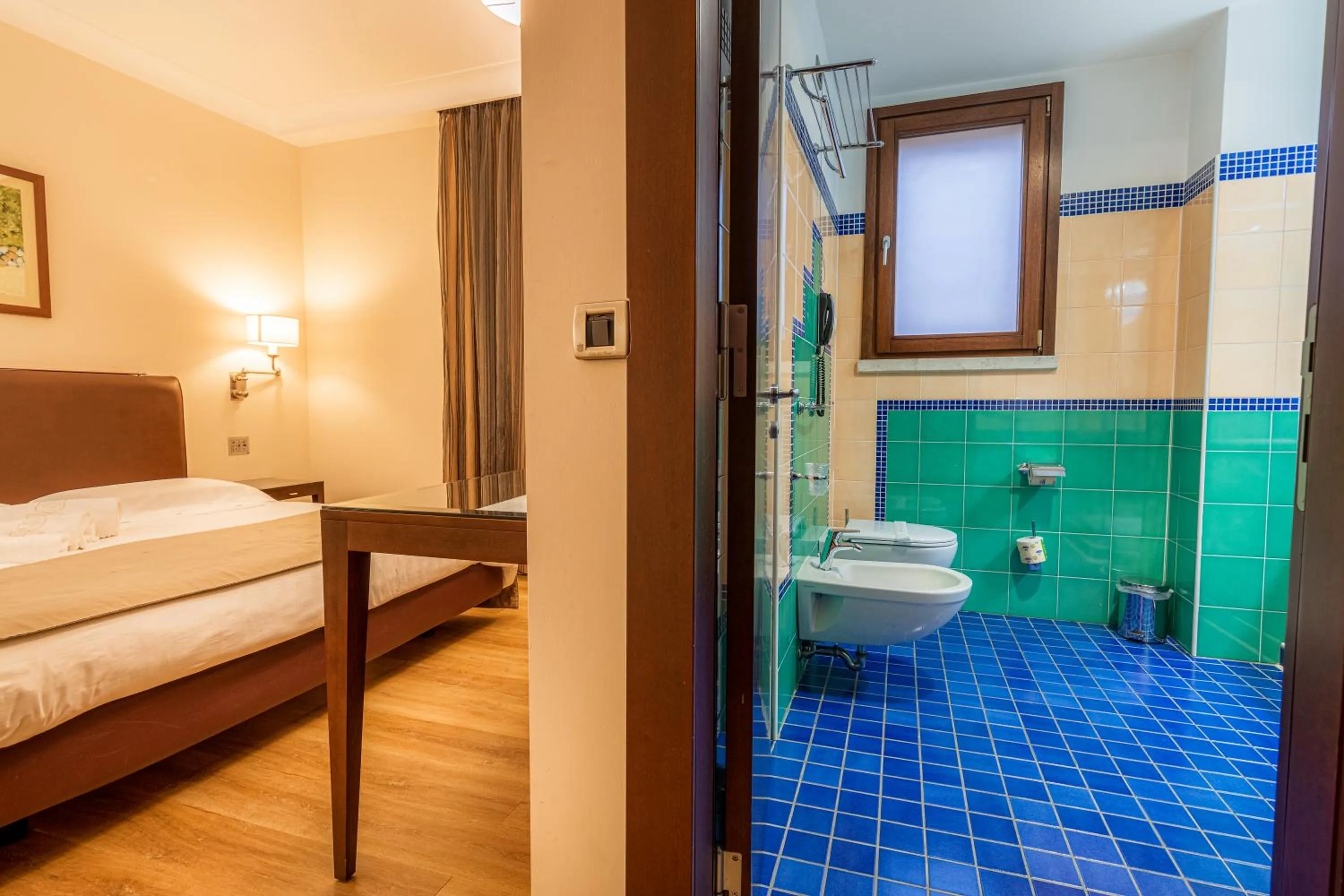 Bathroom, Bed in Hotel Cala Del Porto