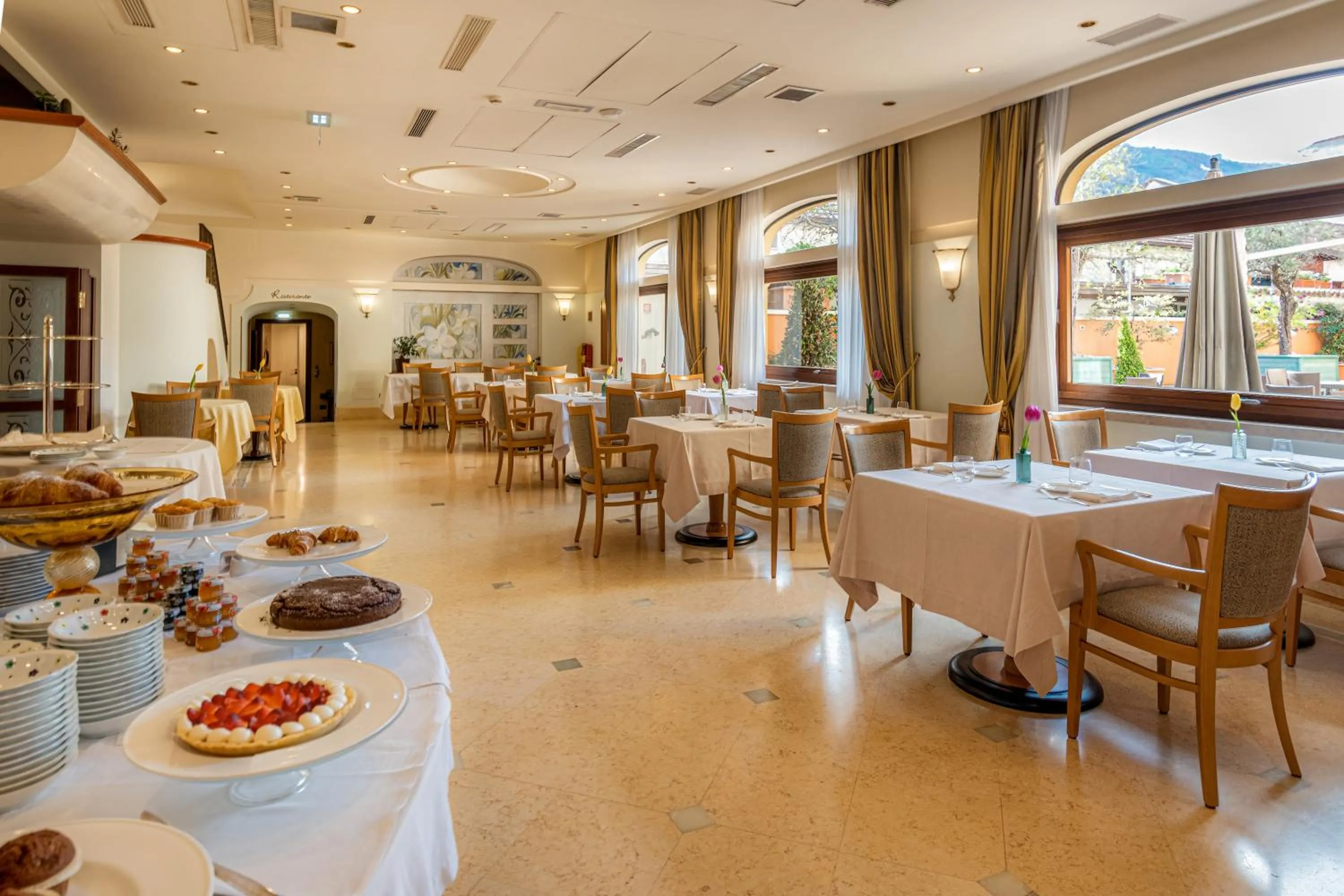 Buffet breakfast in Hotel Cala Del Porto