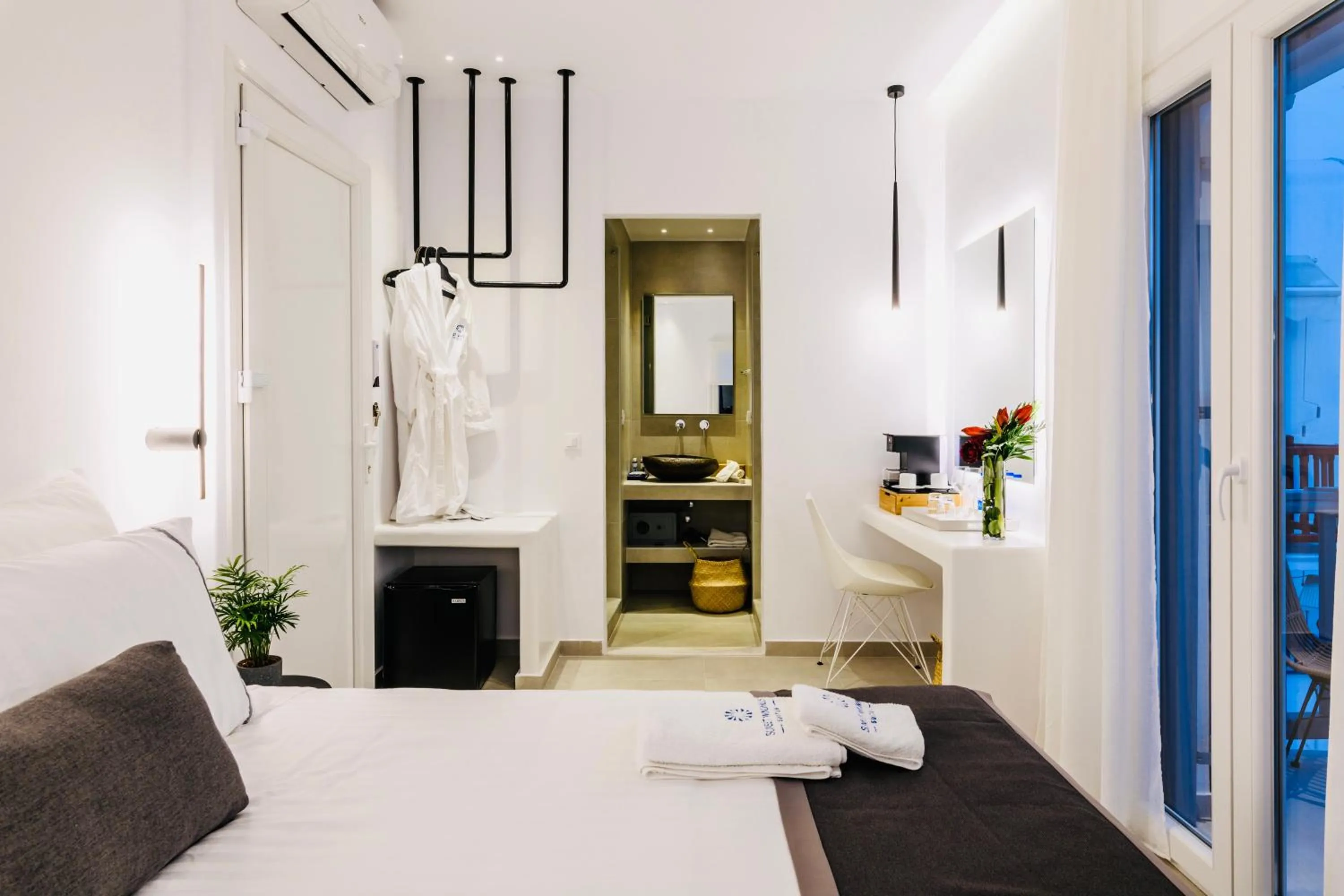 Bed in Sunset Windmills Suites