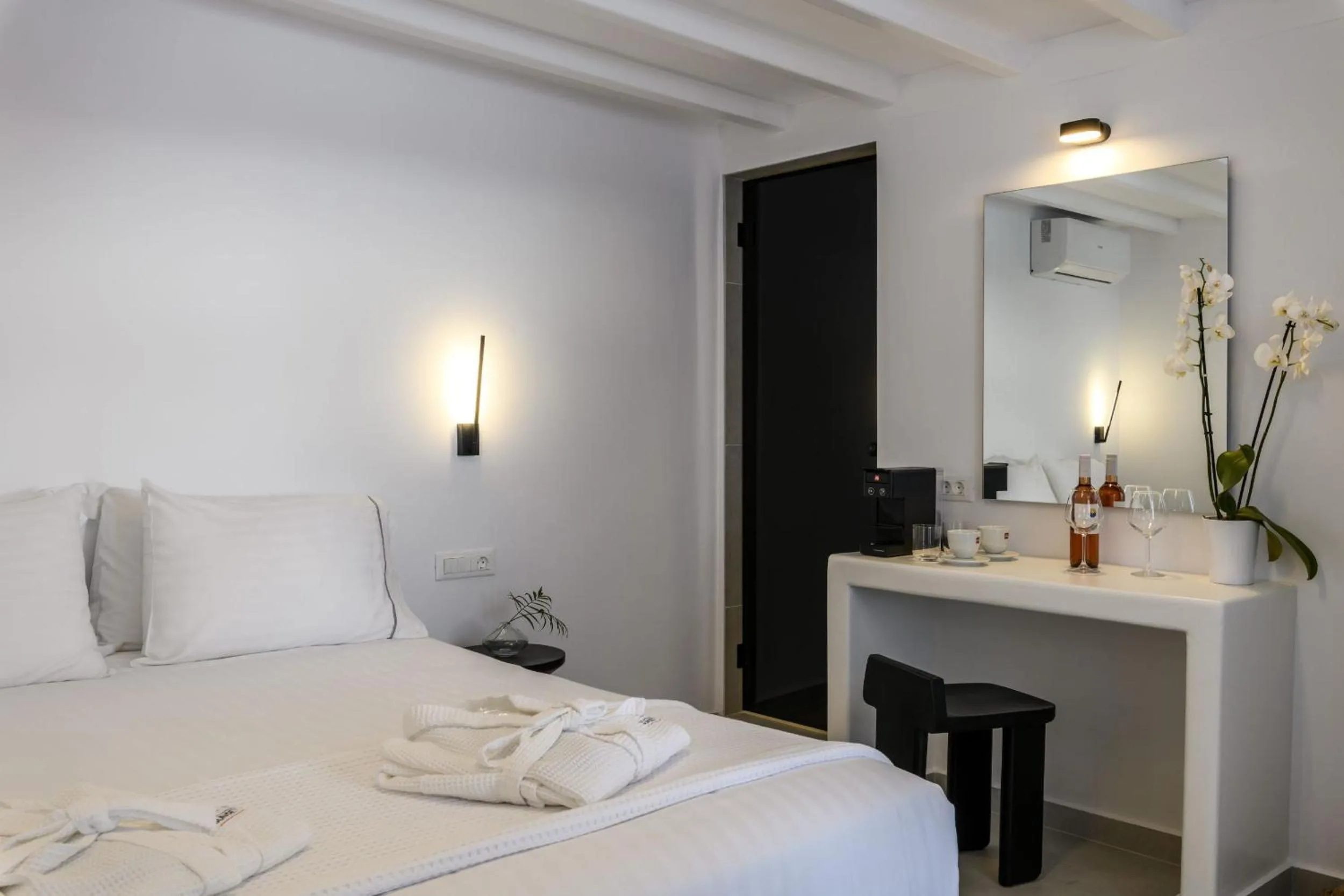 Bed in Sunset Windmills Suites