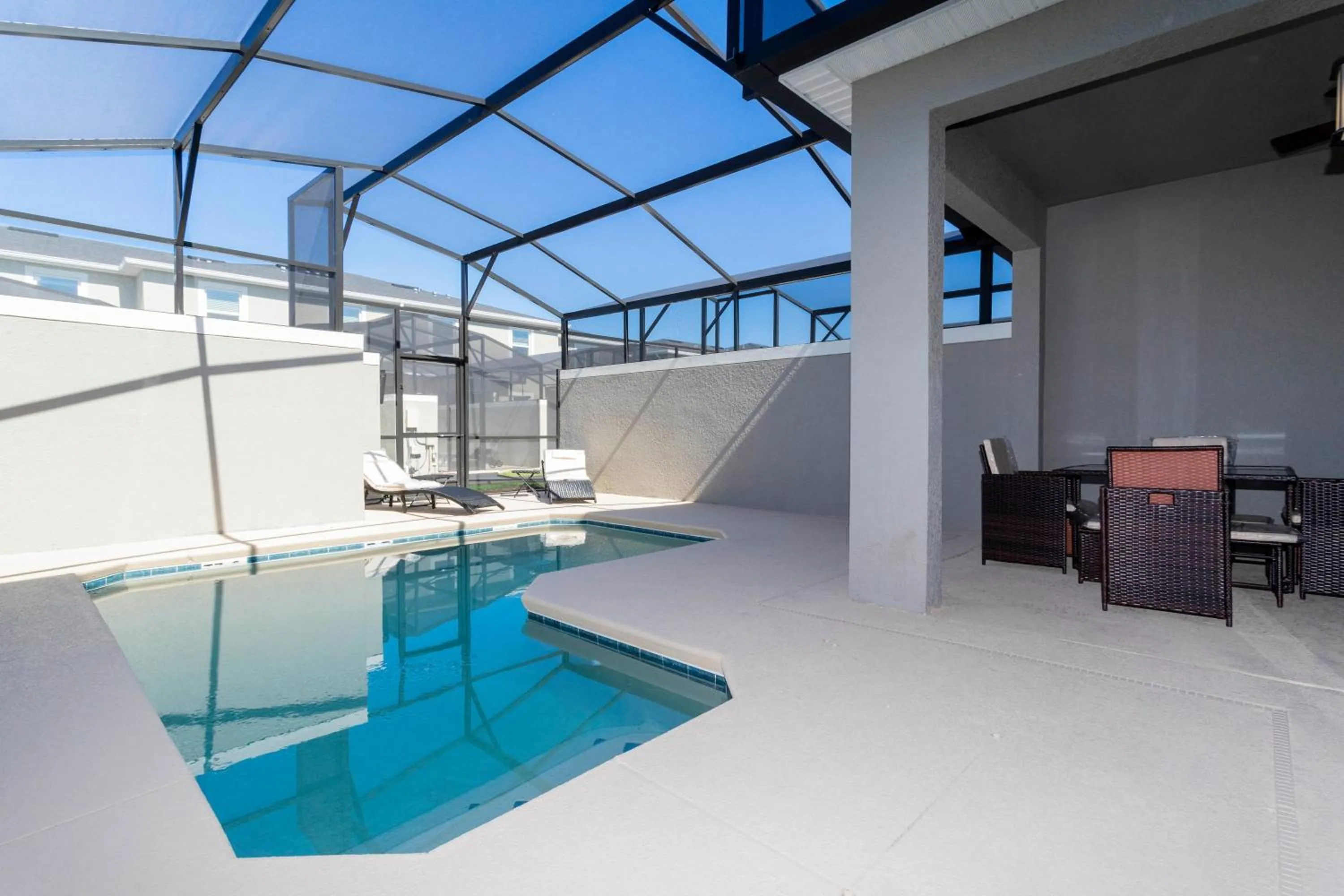 Gorgeous 4 Bd Close to Disney w/ Pool @ Storey Lake Resort 4245