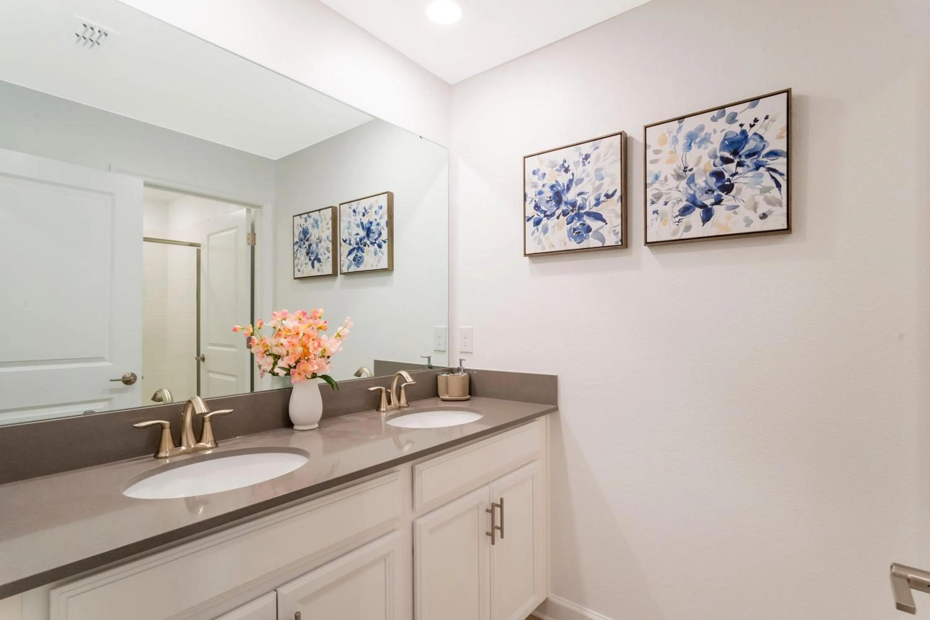 Gorgeous 4 Bd Close to Disney w/ Pool @ Storey Lake Resort 4245