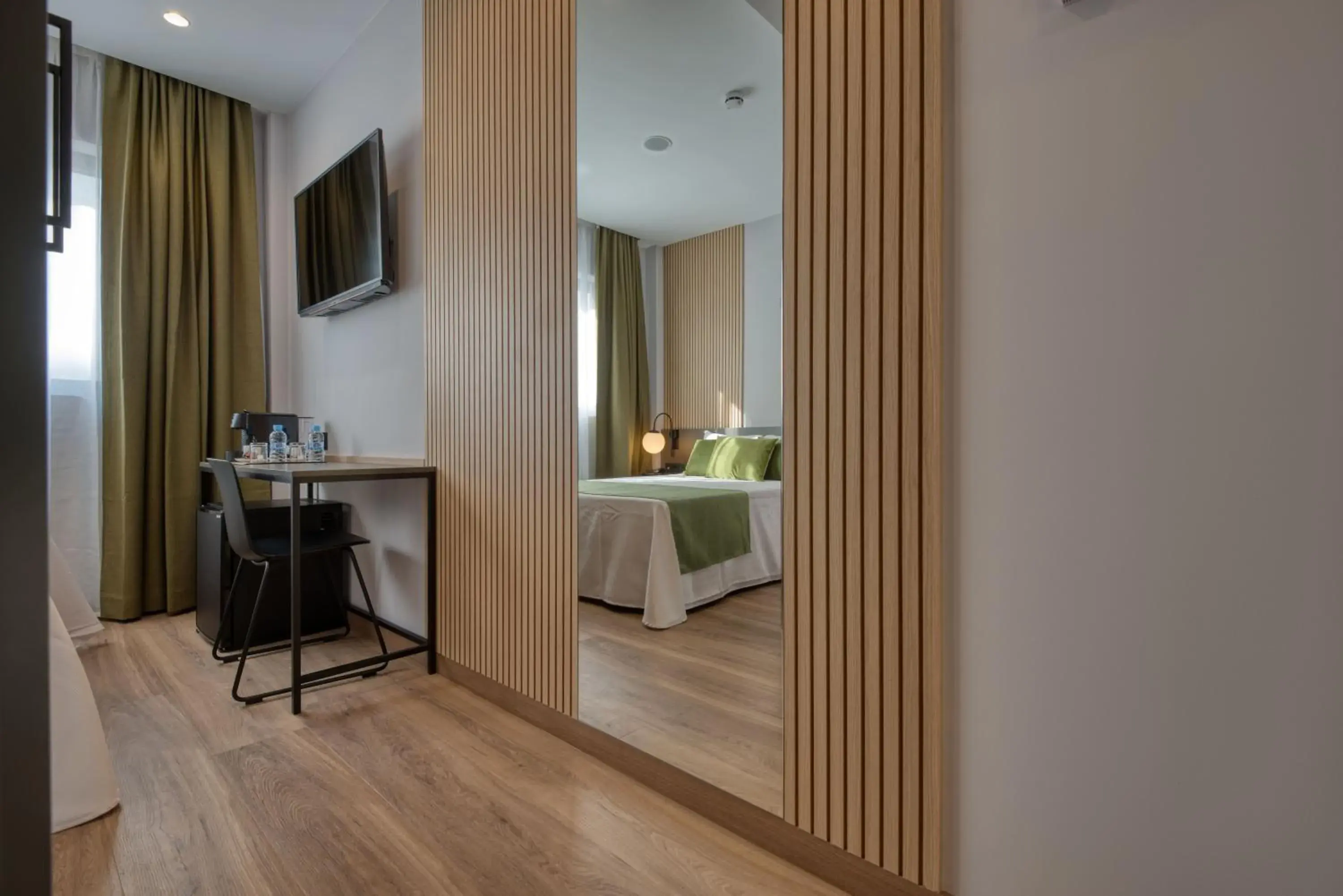 Photo of the whole room, Bed in DWO Colours Alcalá Photo of the whole room, Bed in DWO Colours Alcalá