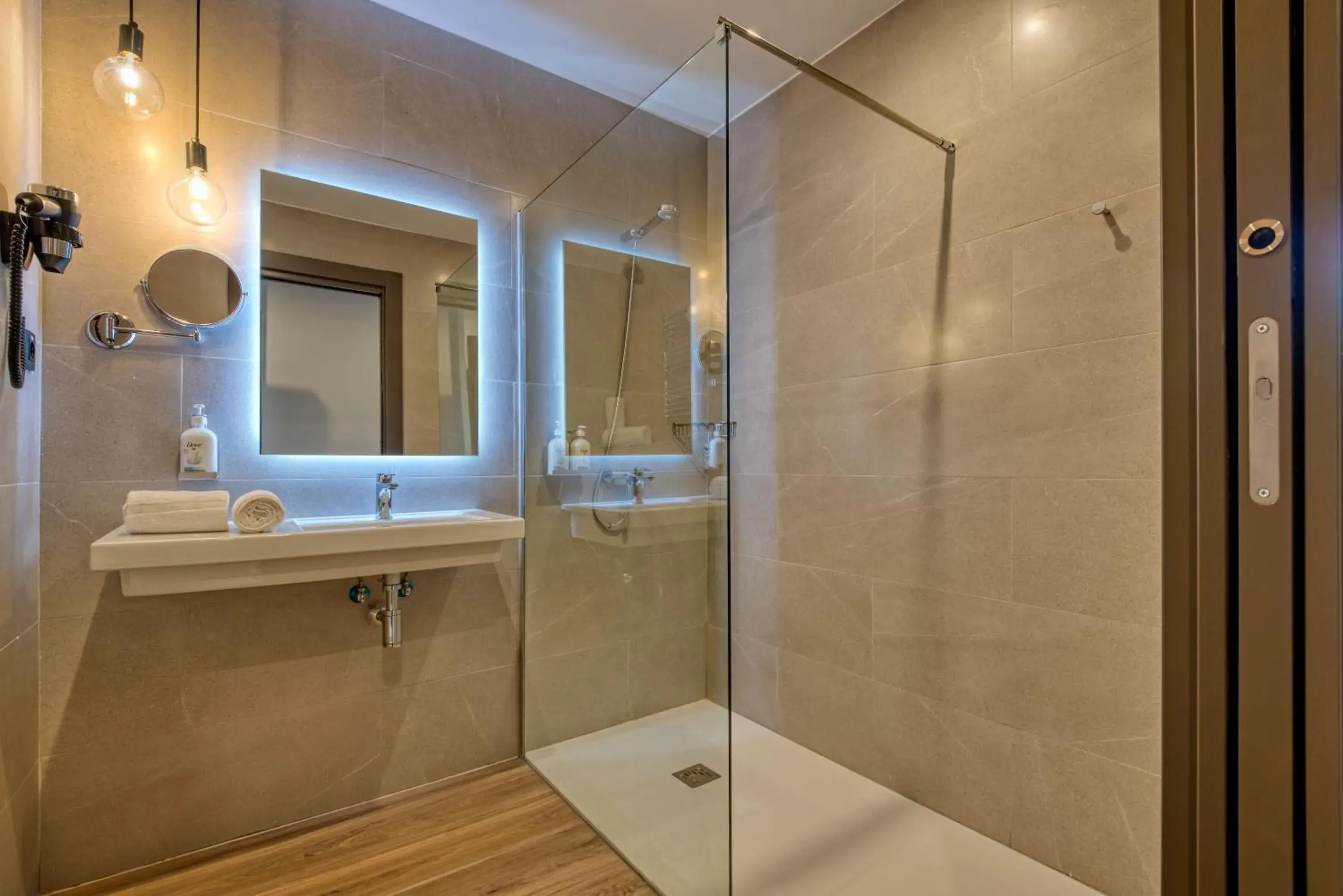 Twin Room in DWO Colours Alcalá Twin Room in DWO Colours Alcalá