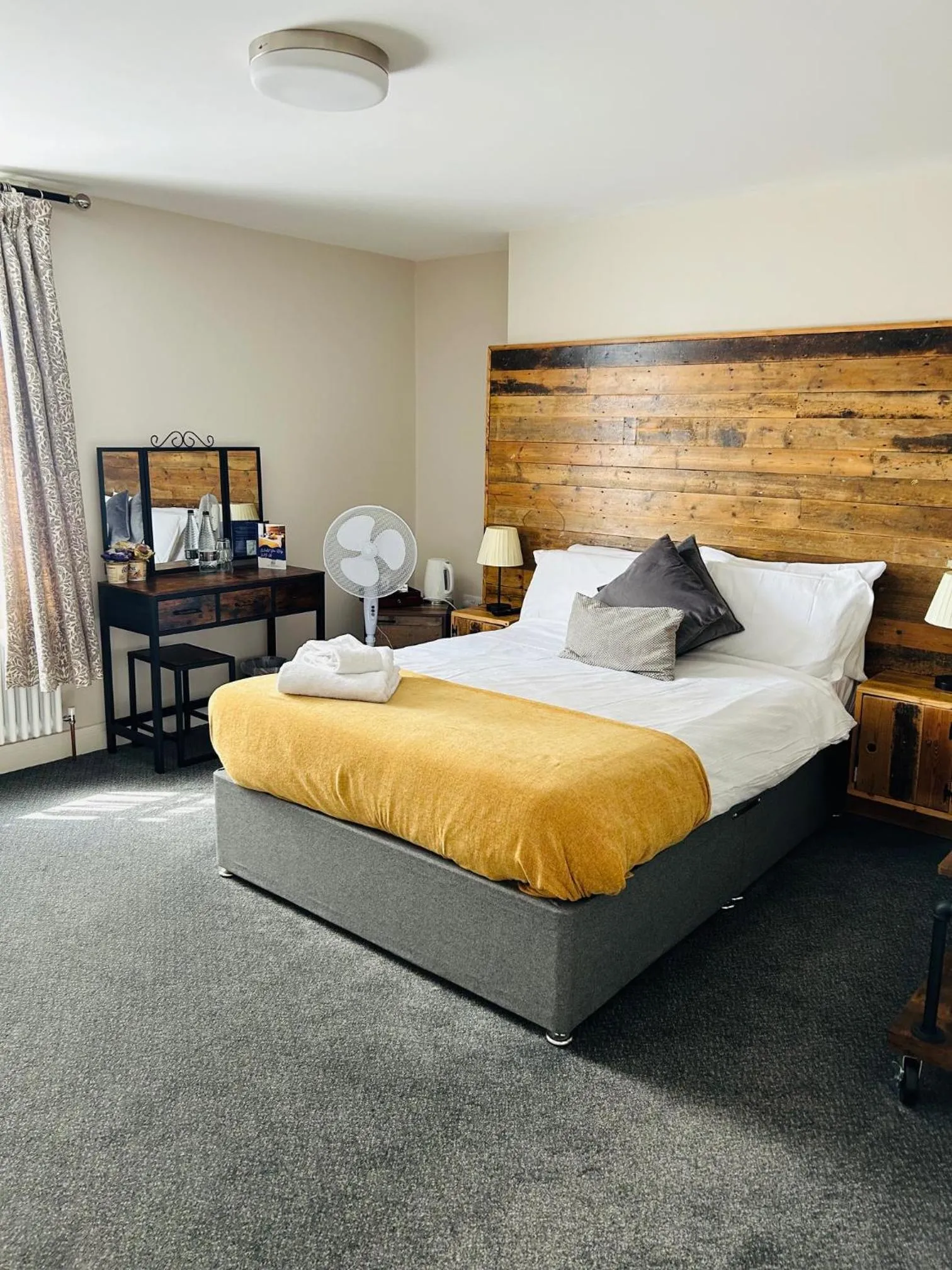 Bedroom, Bed in The Brookmill