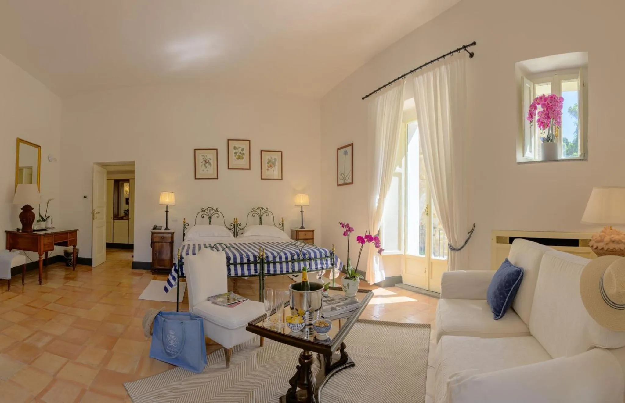 Bedroom in Palazzo Belmonte