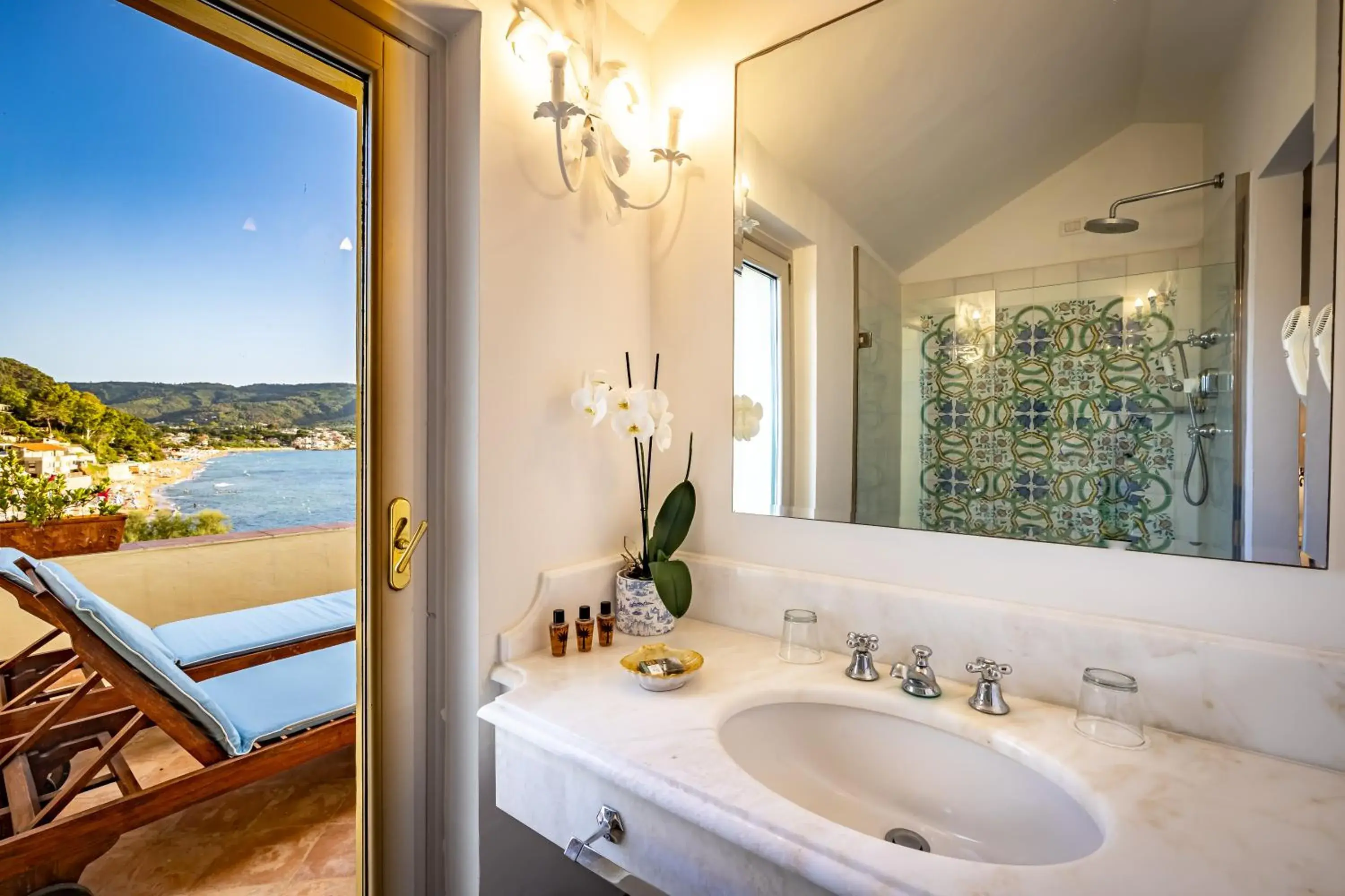 Bathroom in Palazzo Belmonte Bathroom in Palazzo Belmonte