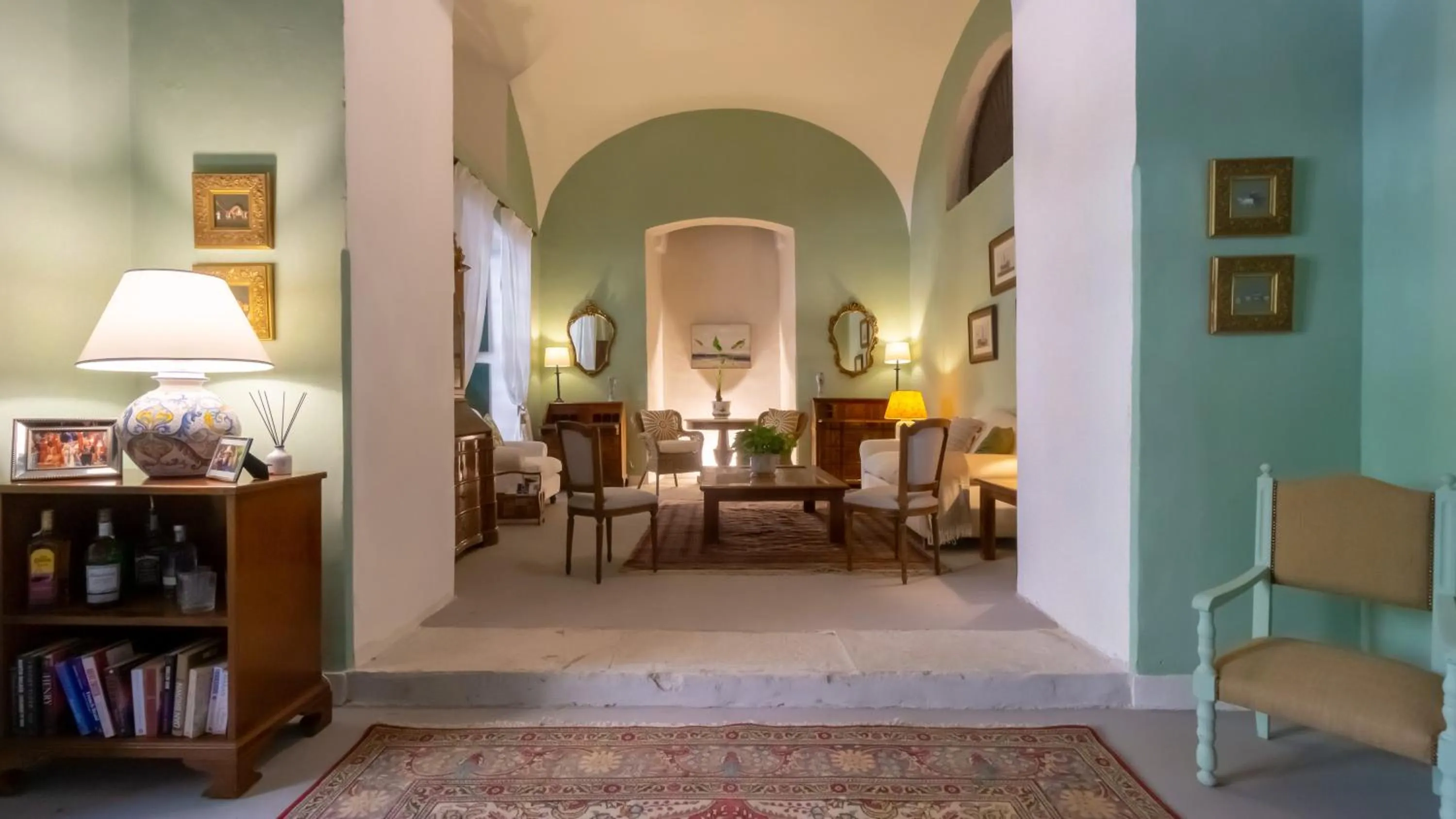 Seating area in Palazzo Belmonte