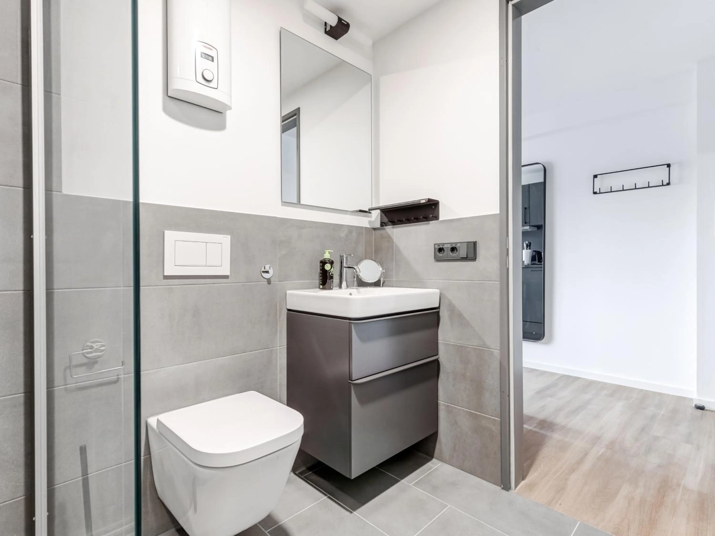 Bathroom in Limehome Essen Kettwiger Straße