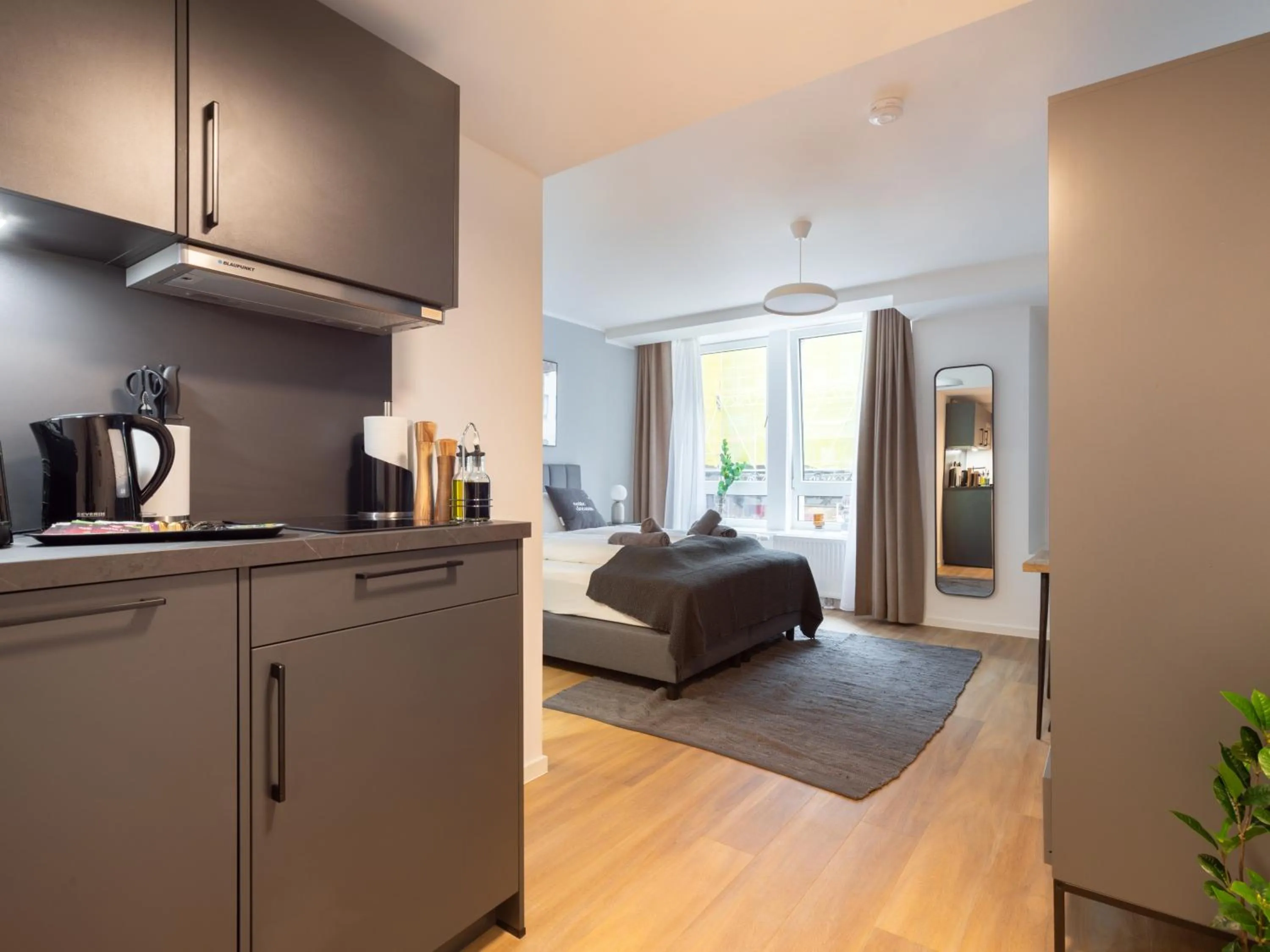 Kitchen or kitchenette, Bed in Limehome Essen Kettwiger Straße