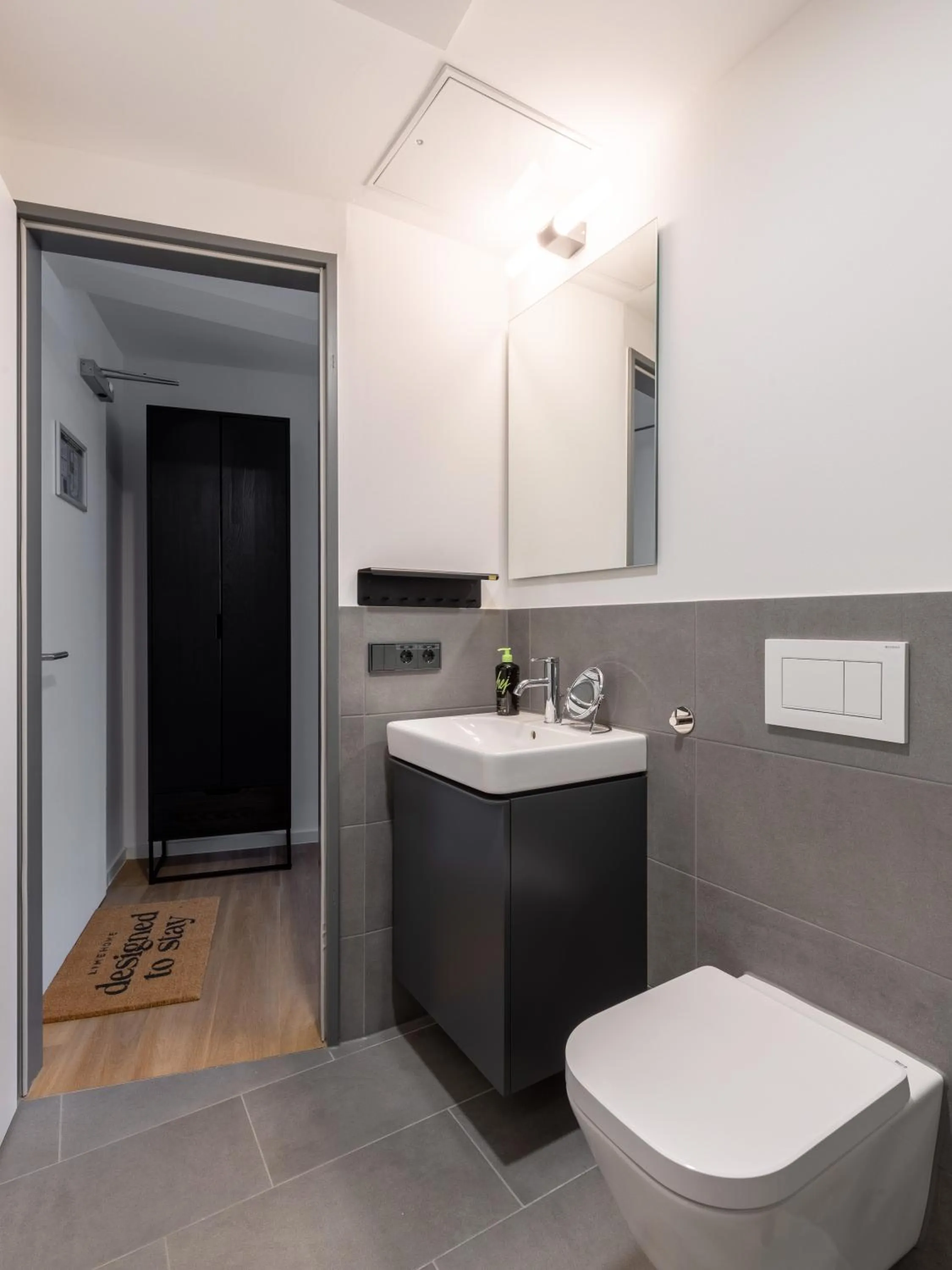 Bathroom in Limehome Essen Kettwiger Straße