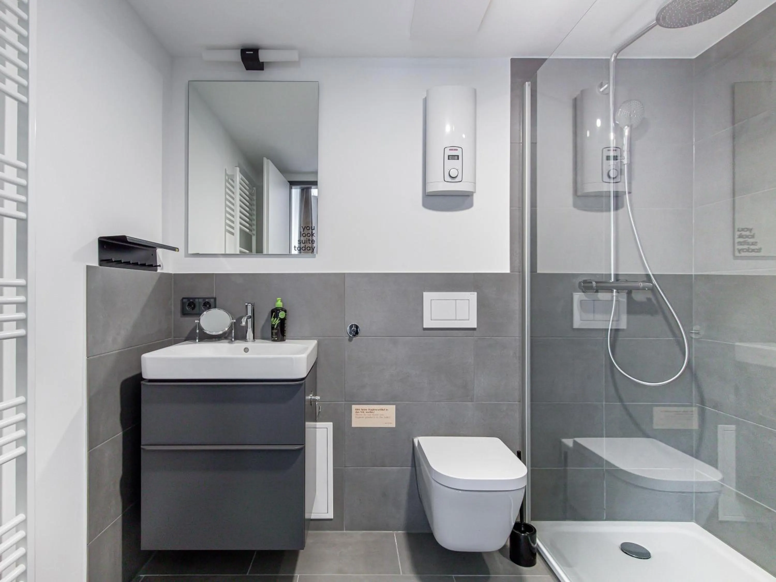 Shower in Limehome Essen Kettwiger Straße