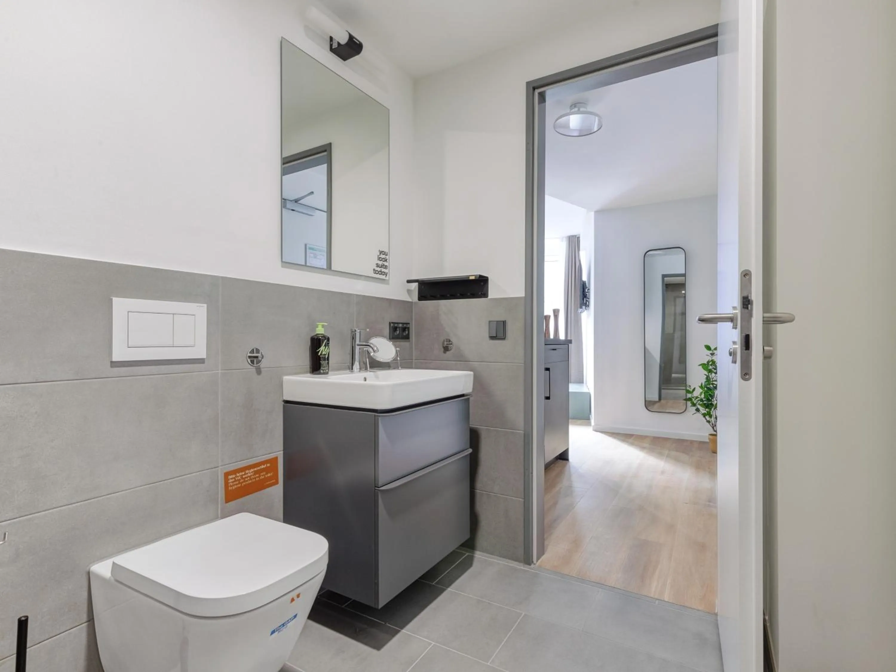 Shower in Limehome Essen Kettwiger Straße