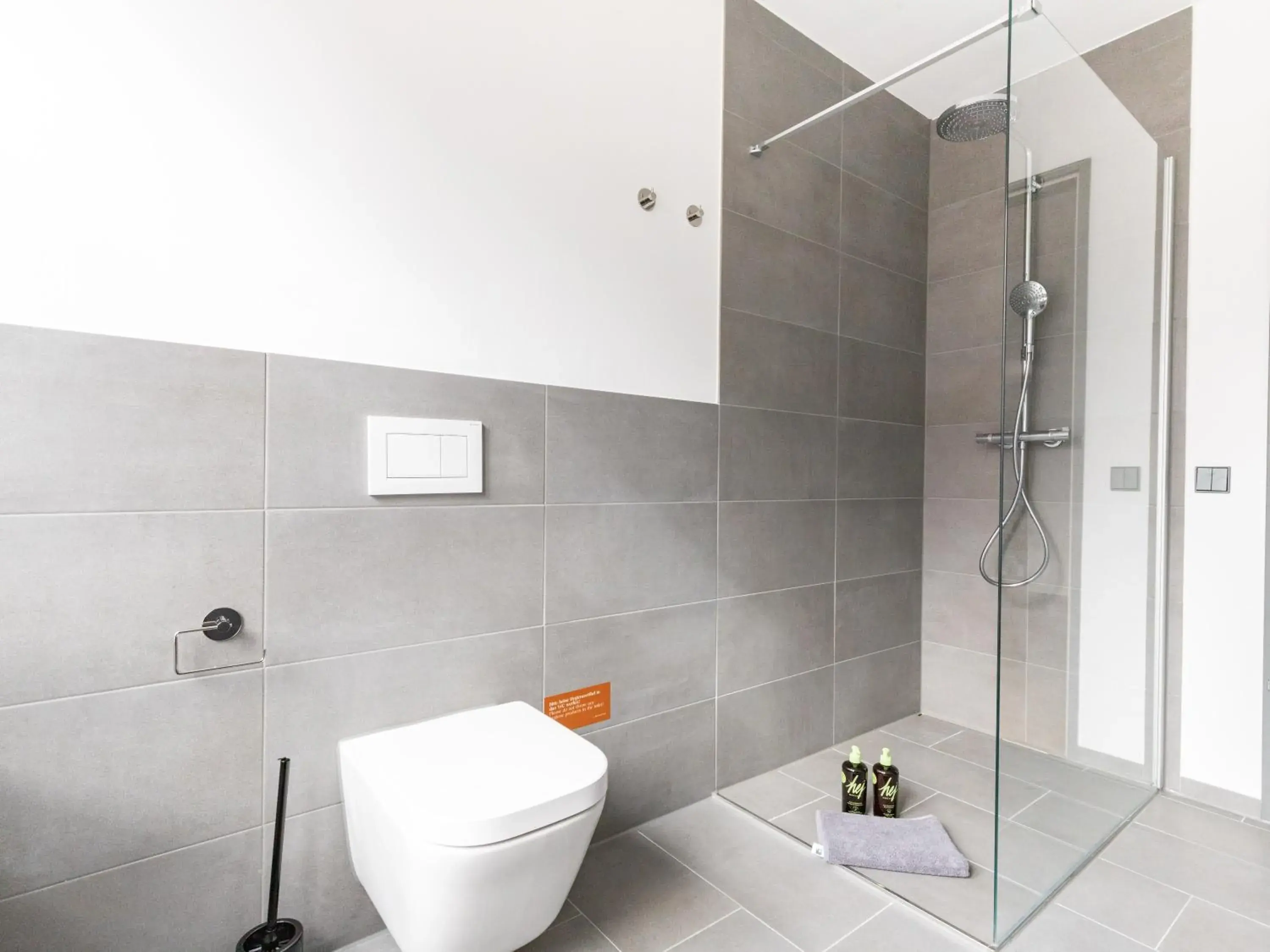 Shower in Limehome Essen Kettwiger Straße Shower in Limehome Essen Kettwiger Straße