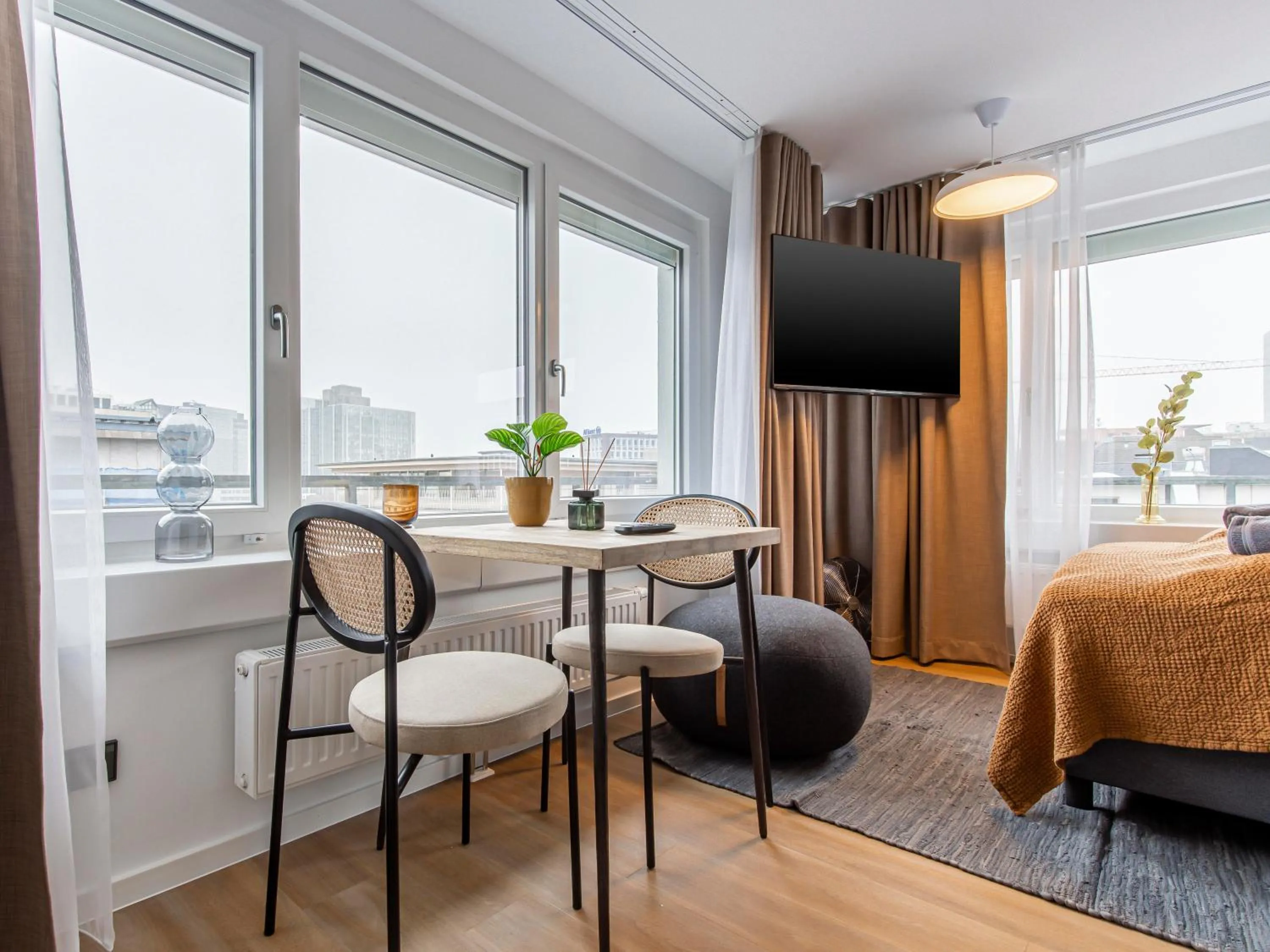 Seating area, Bed in Limehome Essen Kettwiger Straße