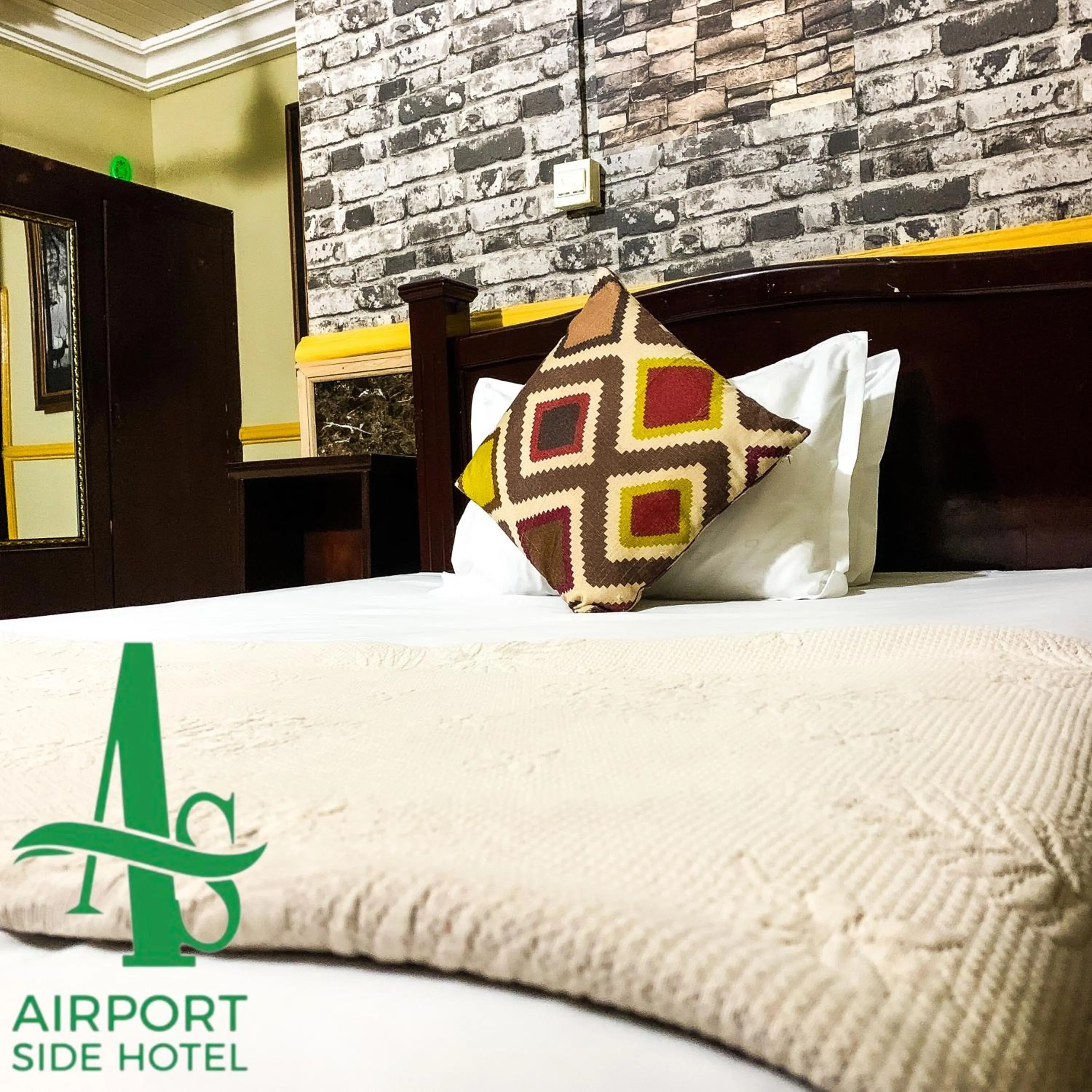 Property building, Bed in Airport Side Hotel