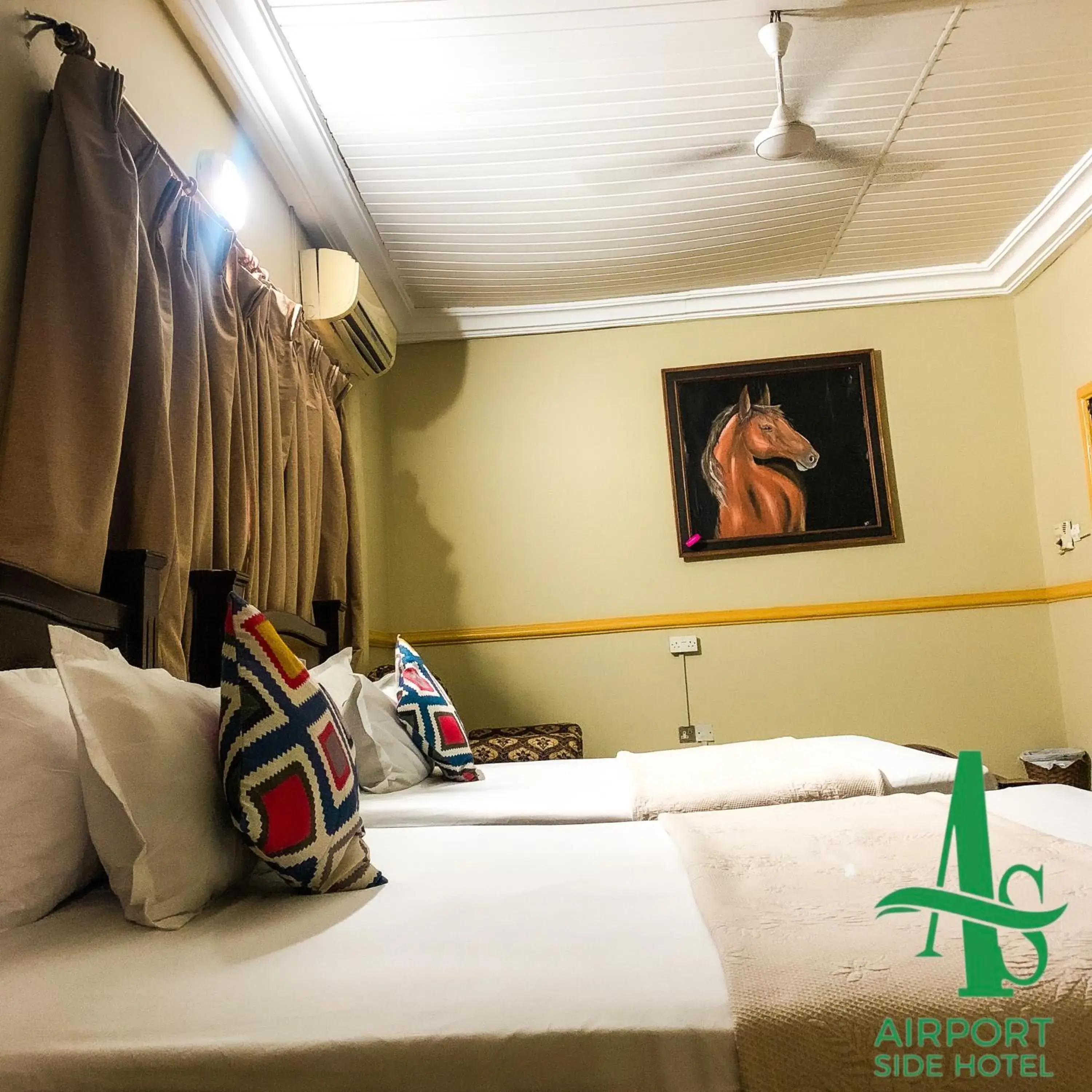 Twin Room with Bathroom in Airport Side Hotel Twin Room with Bathroom in Airport Side Hotel