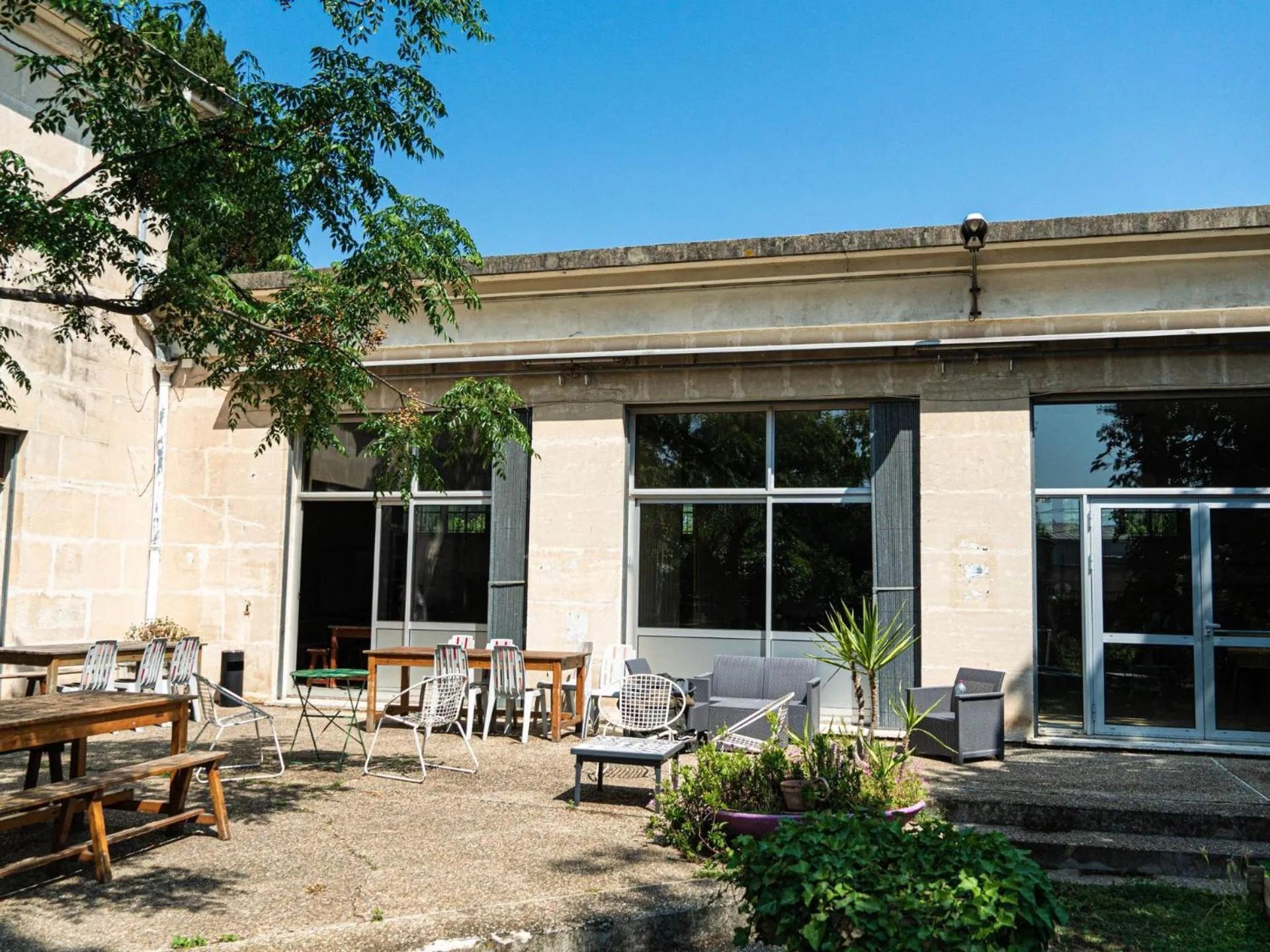 Twin Room – Shared Bathroom - single occupancy in Auberge de Jeunesse HI Arles