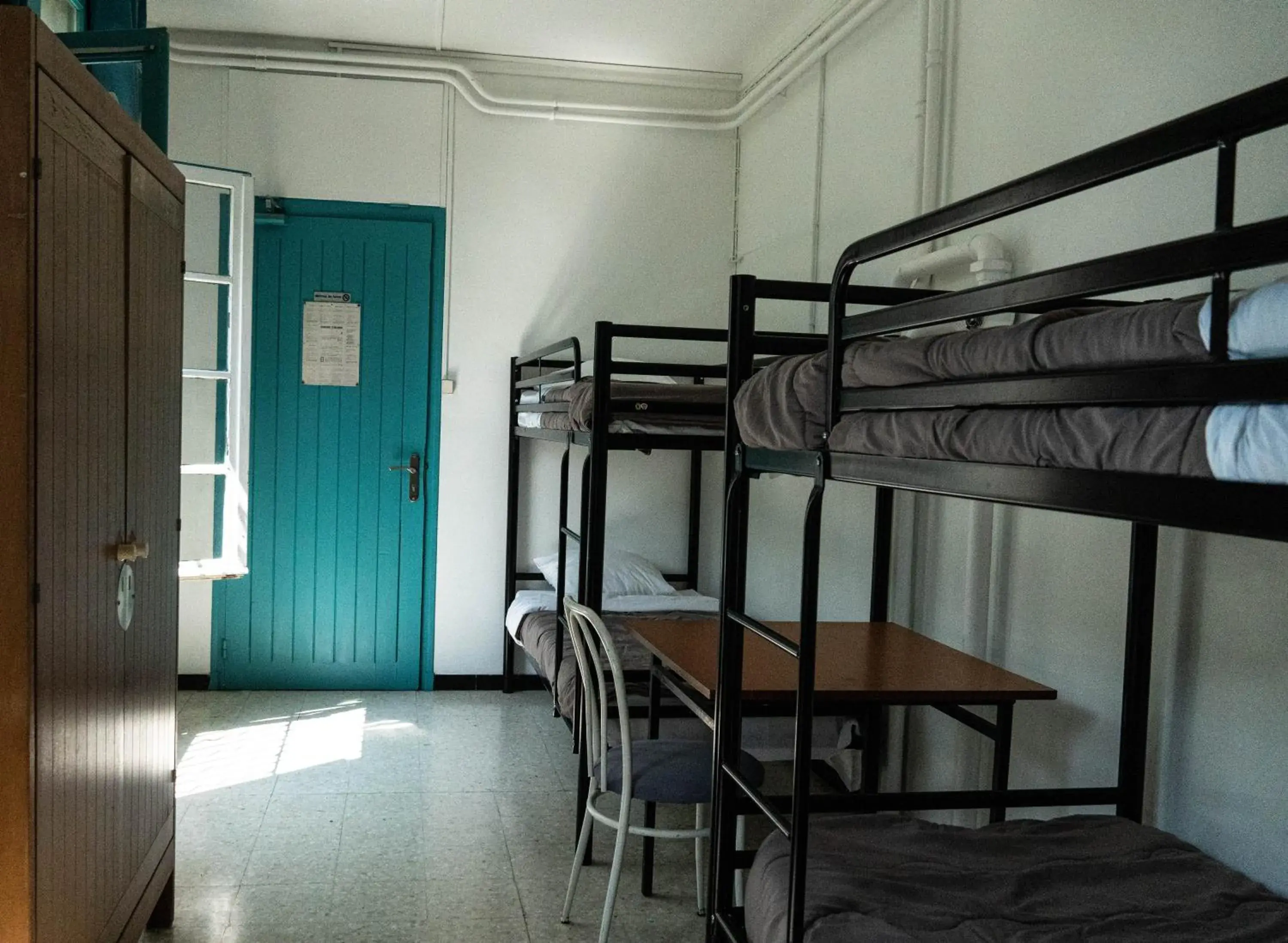 Quadruple Room with Ensuite Shower – Shared Toilets - single occupancy in Auberge de Jeunesse HI Arles Quadruple Room with Ensuite Shower – Shared Toilets - single occupancy in Auberge de Jeunesse HI Arles