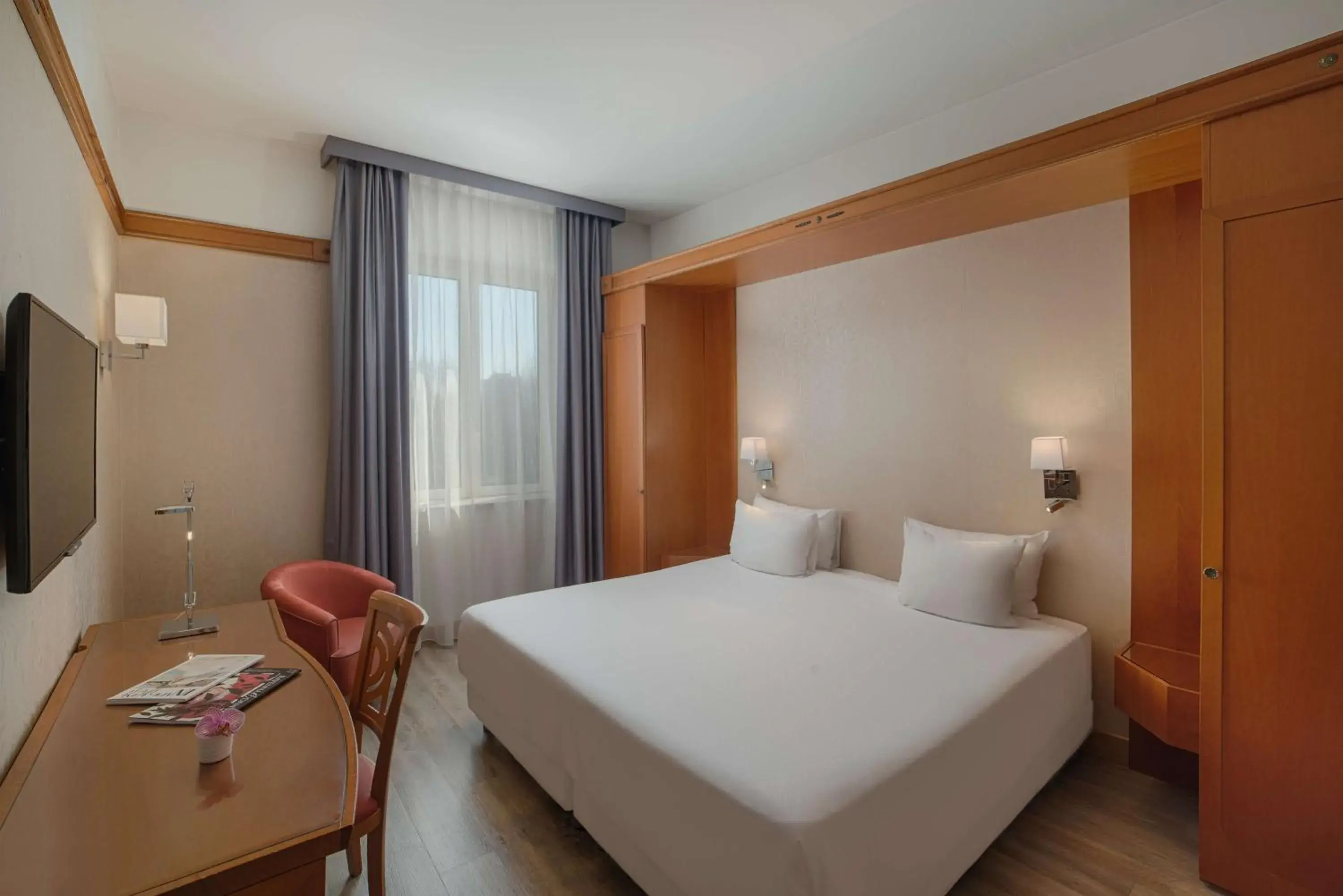 Bedroom, Bed in NH Ravenna Bedroom, Bed in NH Ravenna