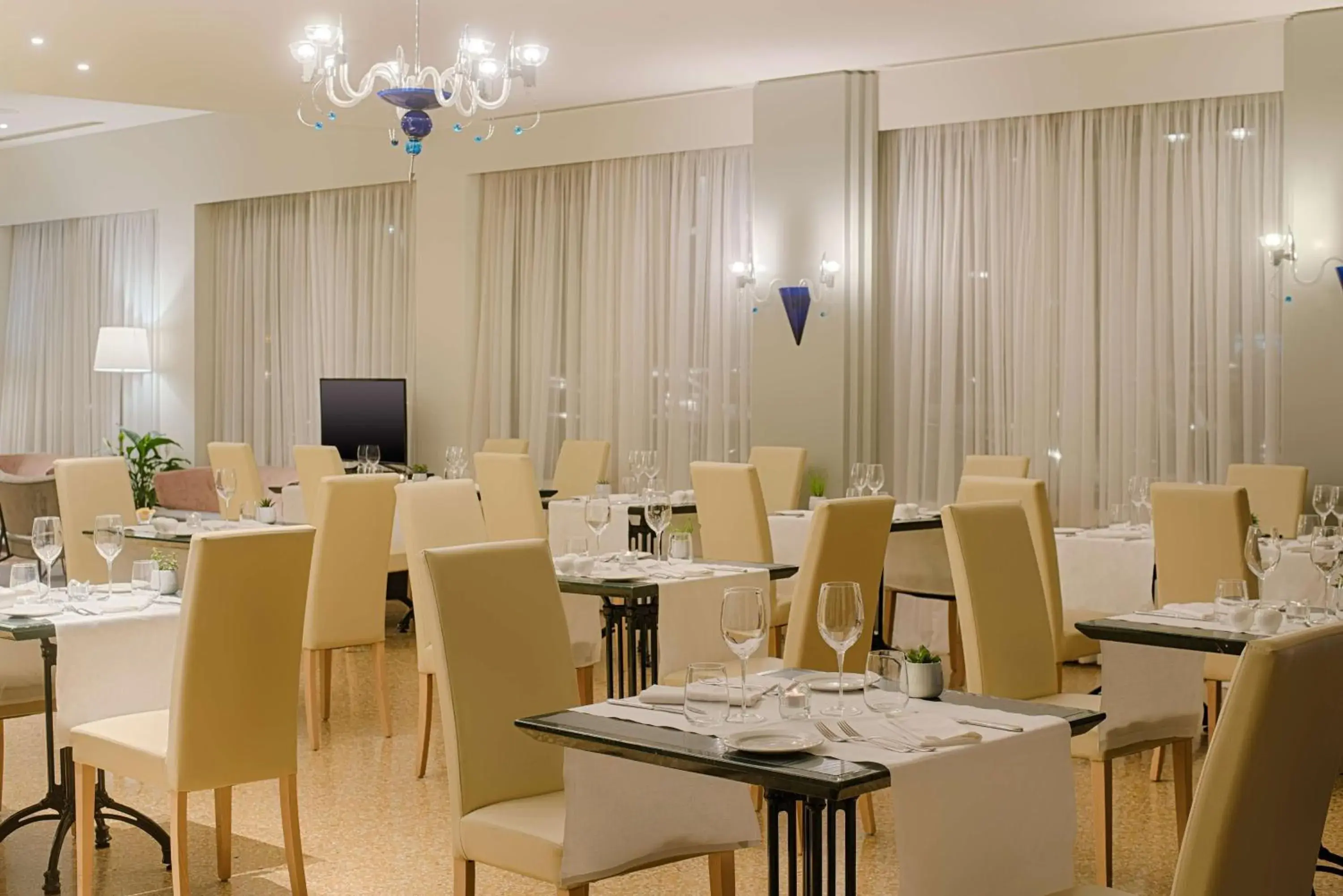 Restaurant/places to eat in NH Ravenna Restaurant/places to eat in NH Ravenna