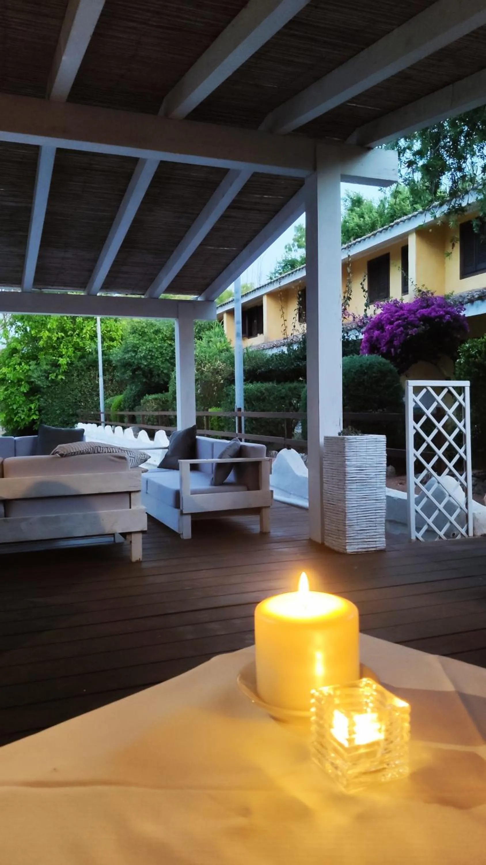 Restaurant/places to eat in Is Benas Country Lodge