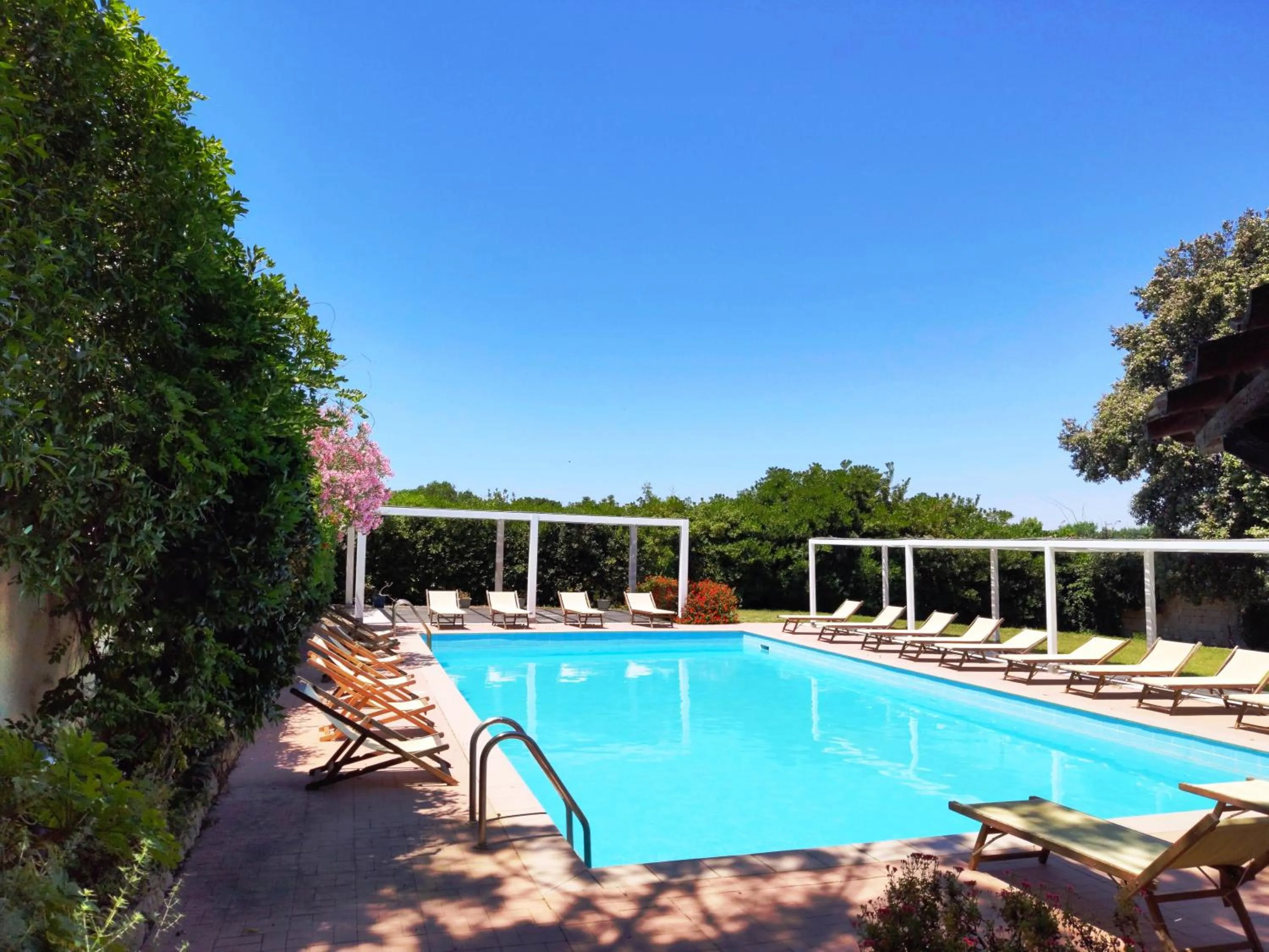 Swimming pool in Is Benas Country Lodge
