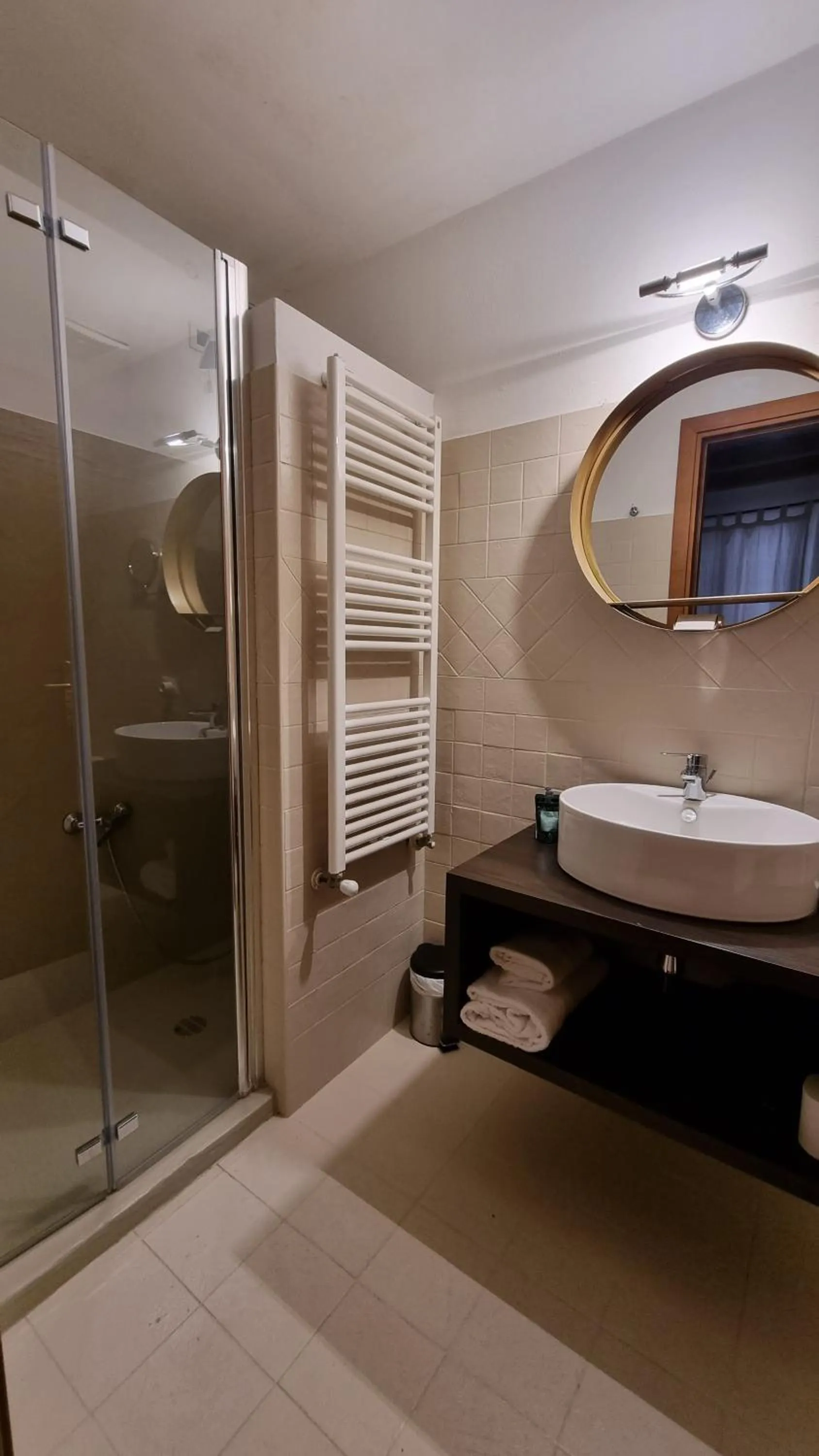 Shower in Is Benas Country Lodge