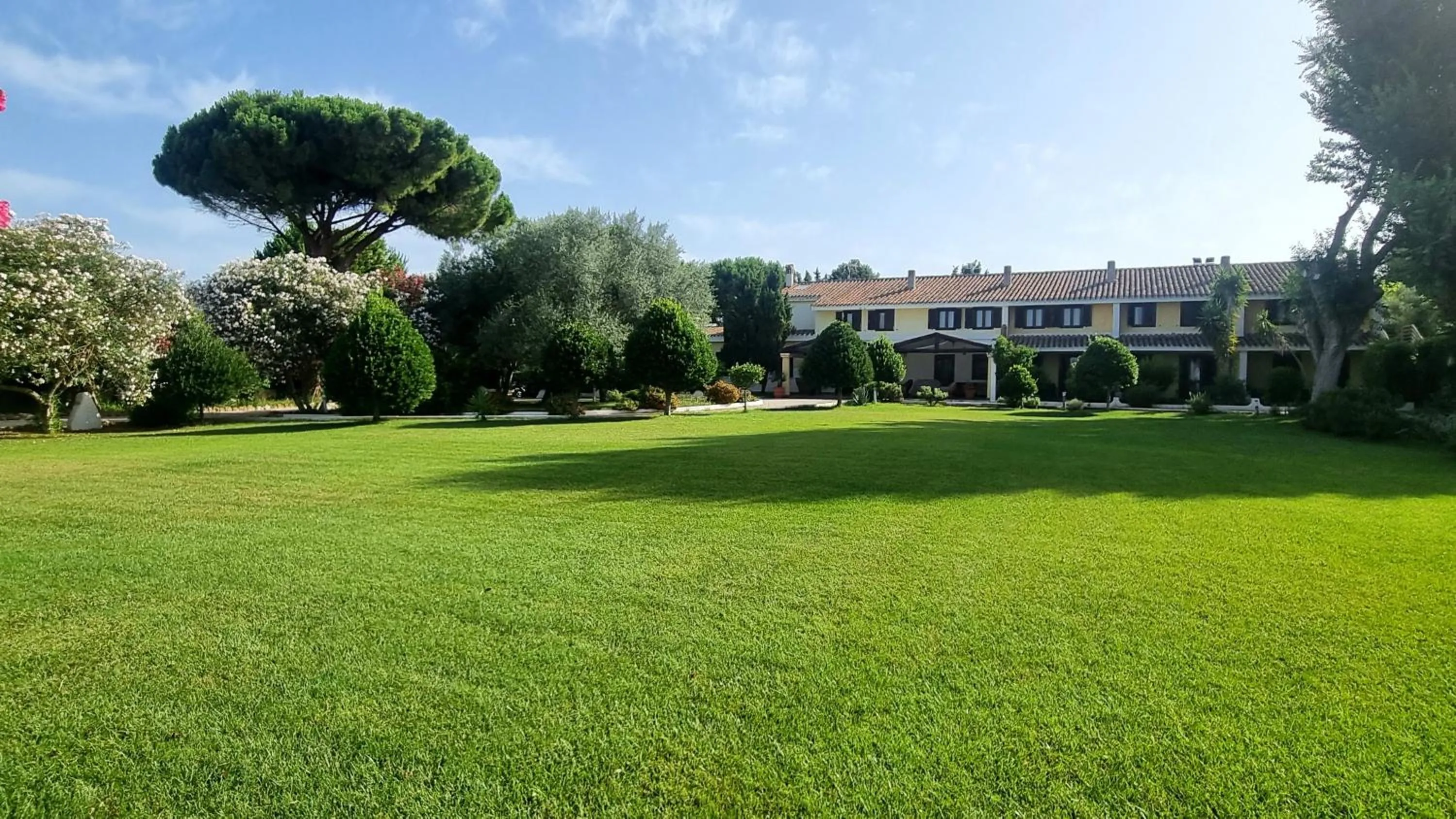 Garden in Is Benas Country Lodge