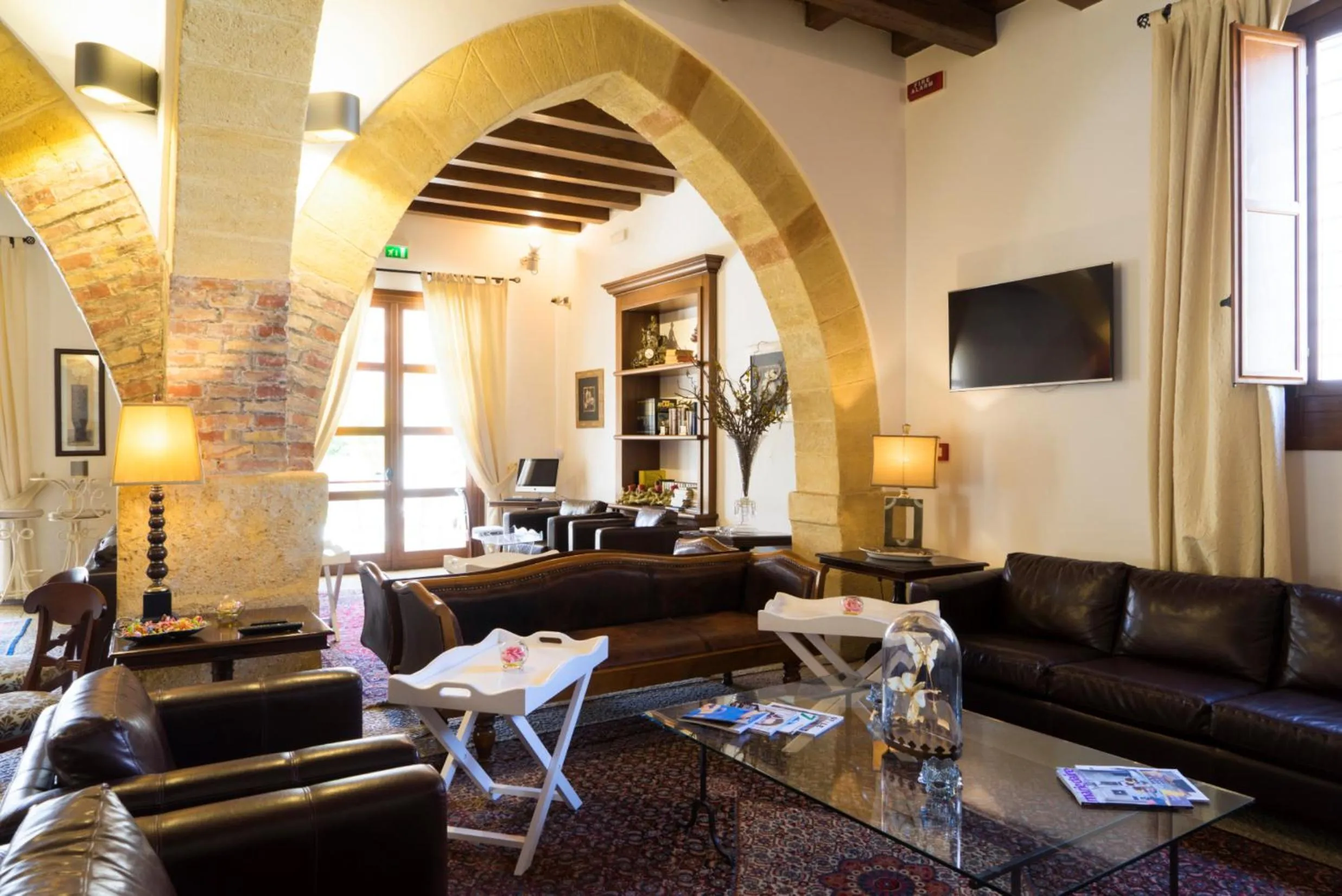 Communal lounge/ TV room in Hotel Carmine