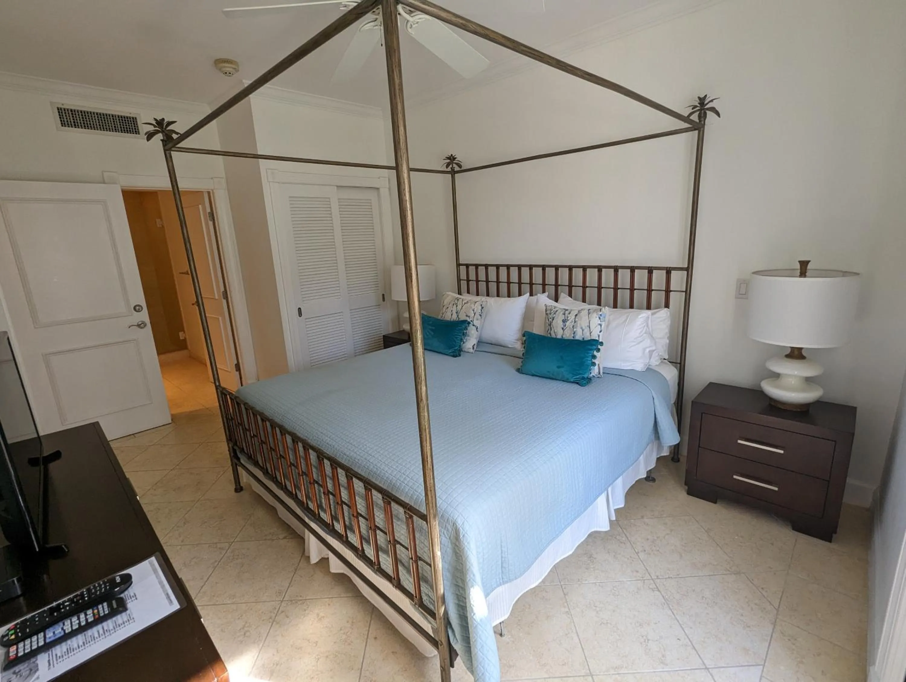 Bed in Villa Renaissance Grace Bay
