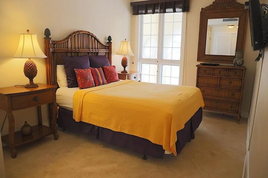 Bed in Villa Renaissance Grace Bay