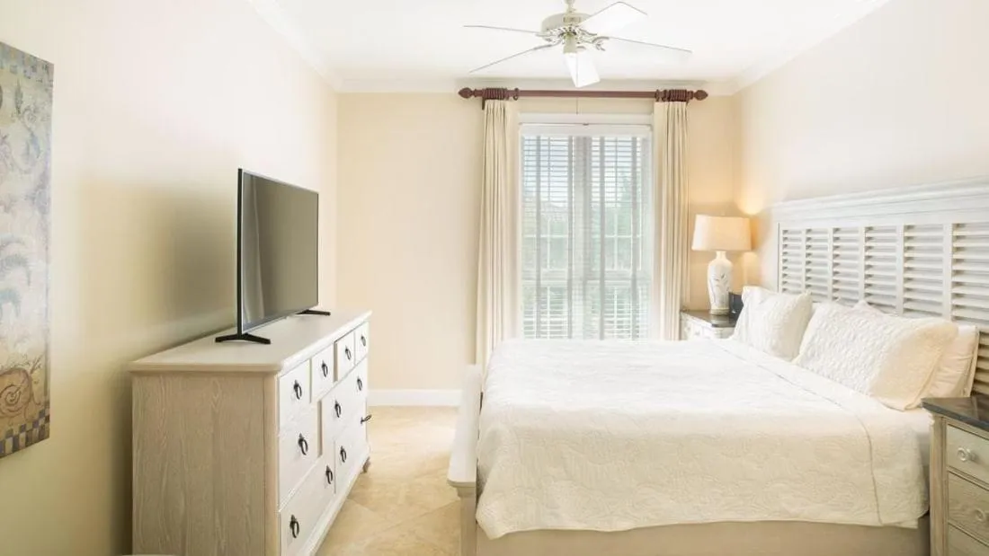 Bed in Villa Renaissance Grace Bay