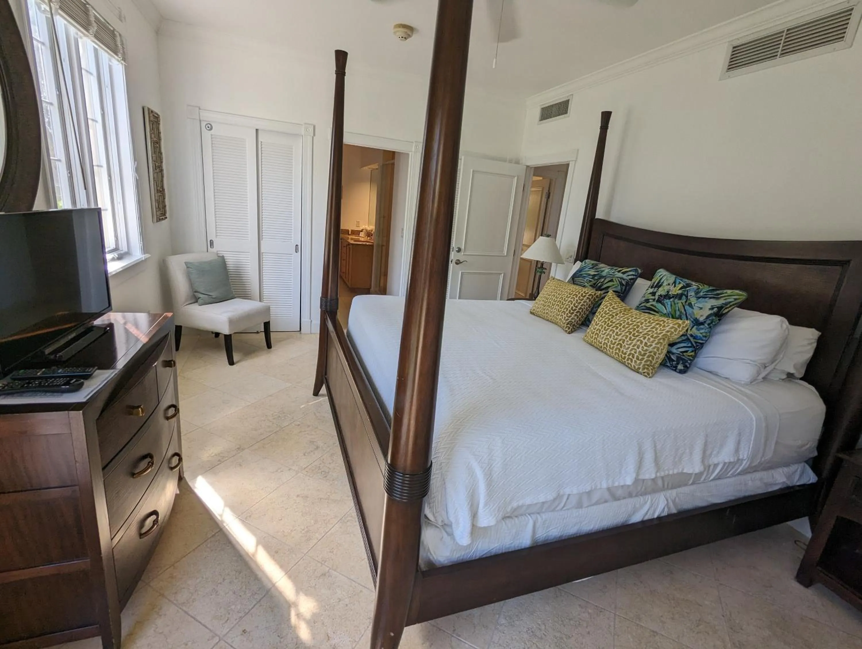 Bed in Villa Renaissance Grace Bay