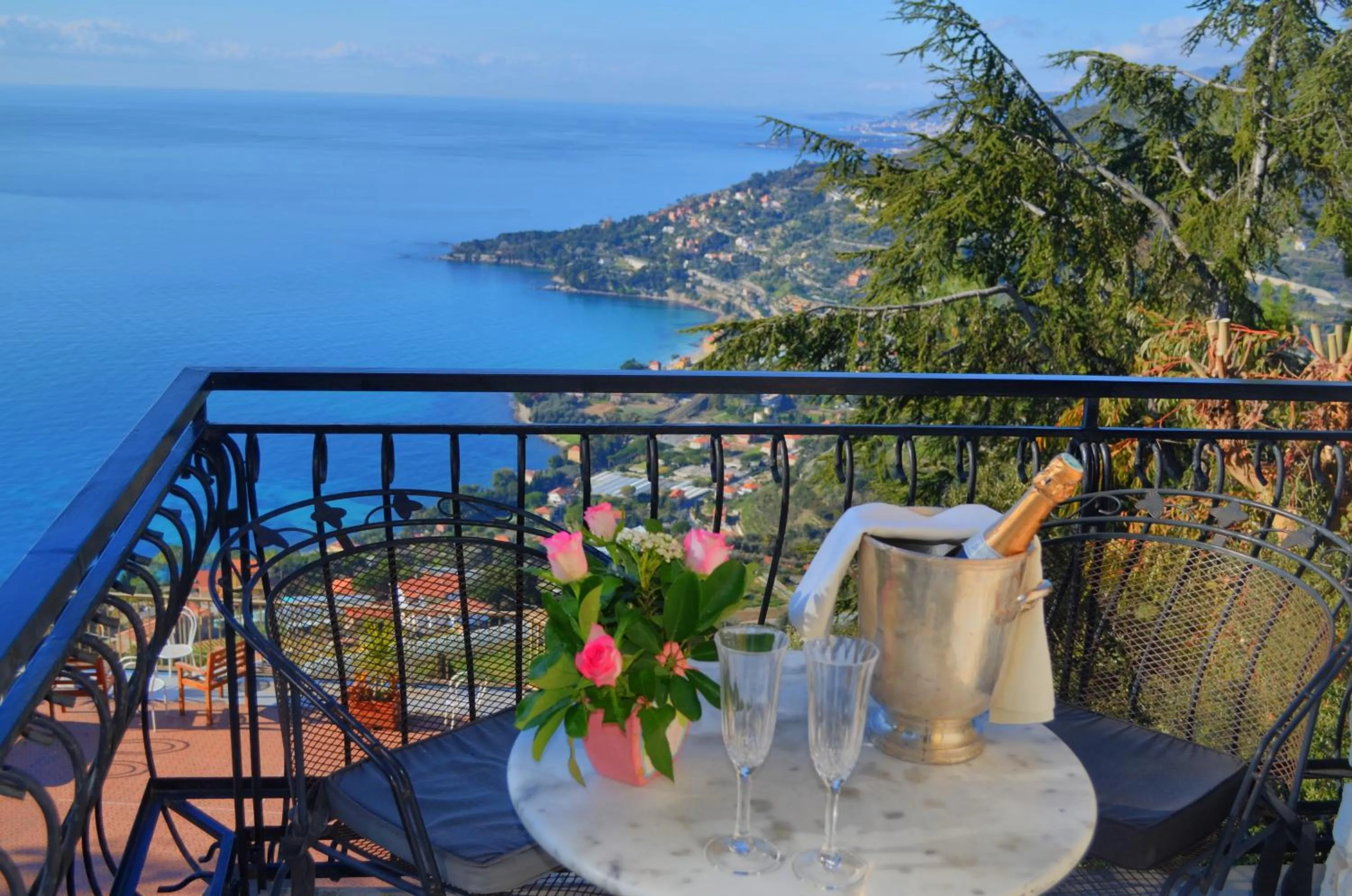 Photo of the whole room in La Riserva di Castel d'Appio- Charme & Relax