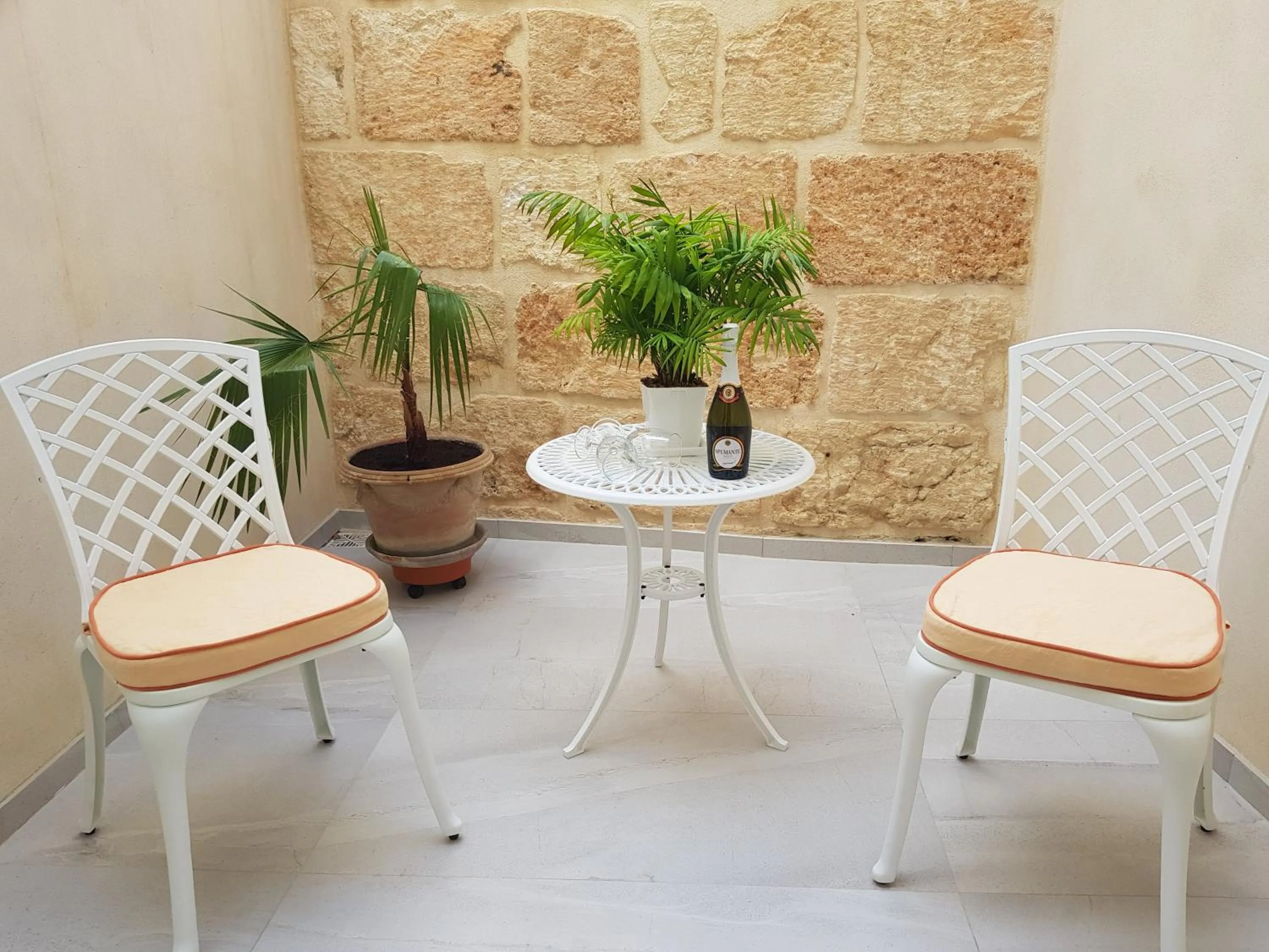 Seating area in Tal-Kampjin