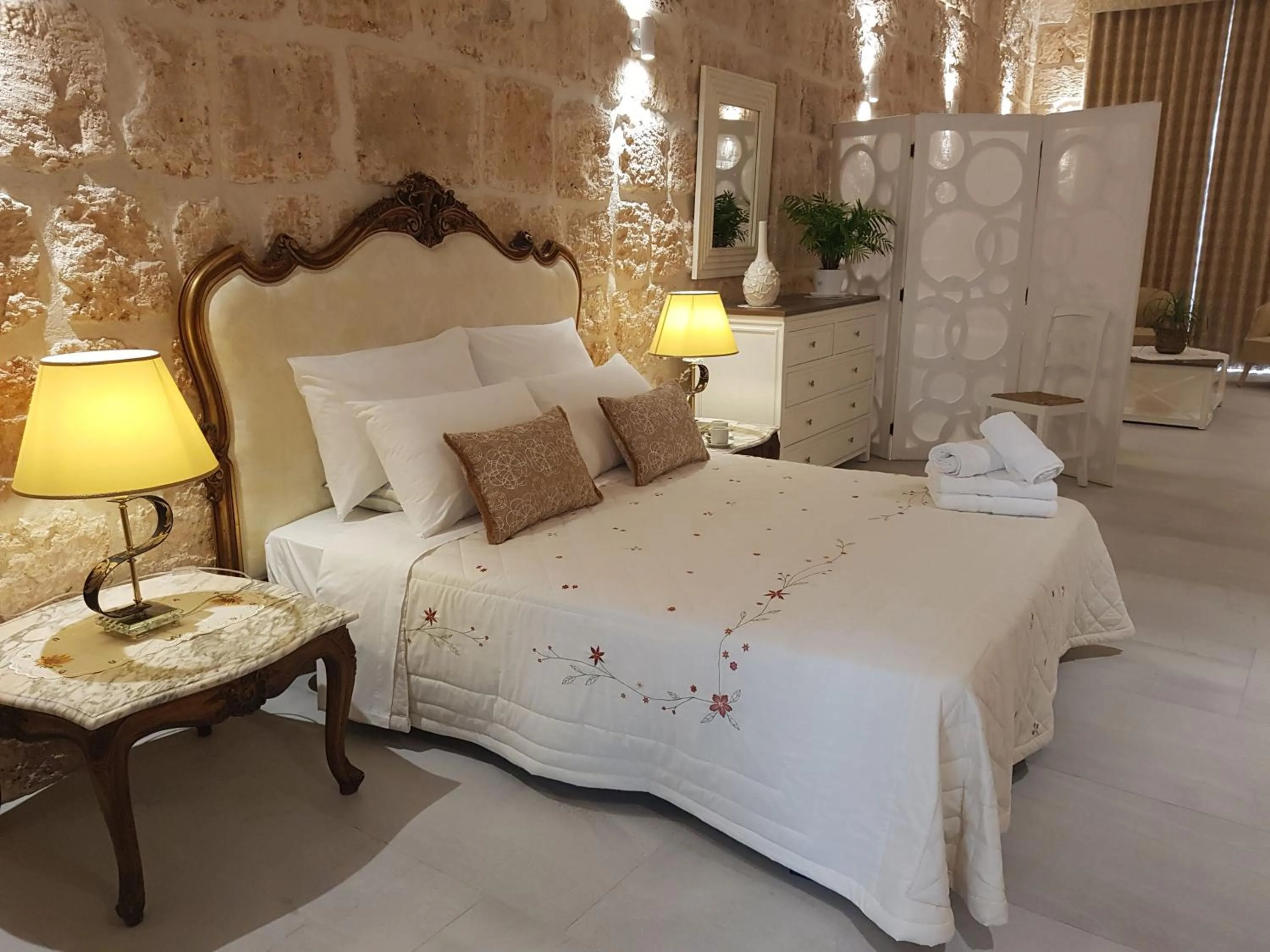 Bedroom, Bed in Tal-Kampjin