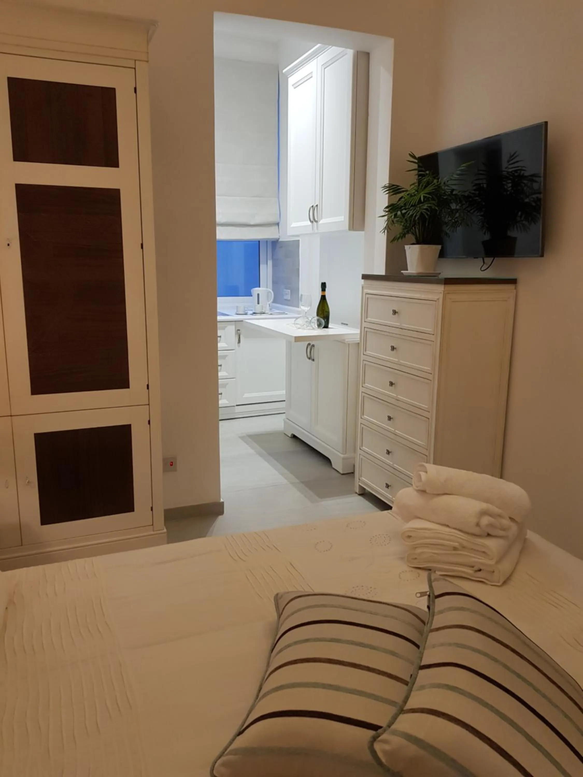 Bedroom, Bed in Tal-Kampjin