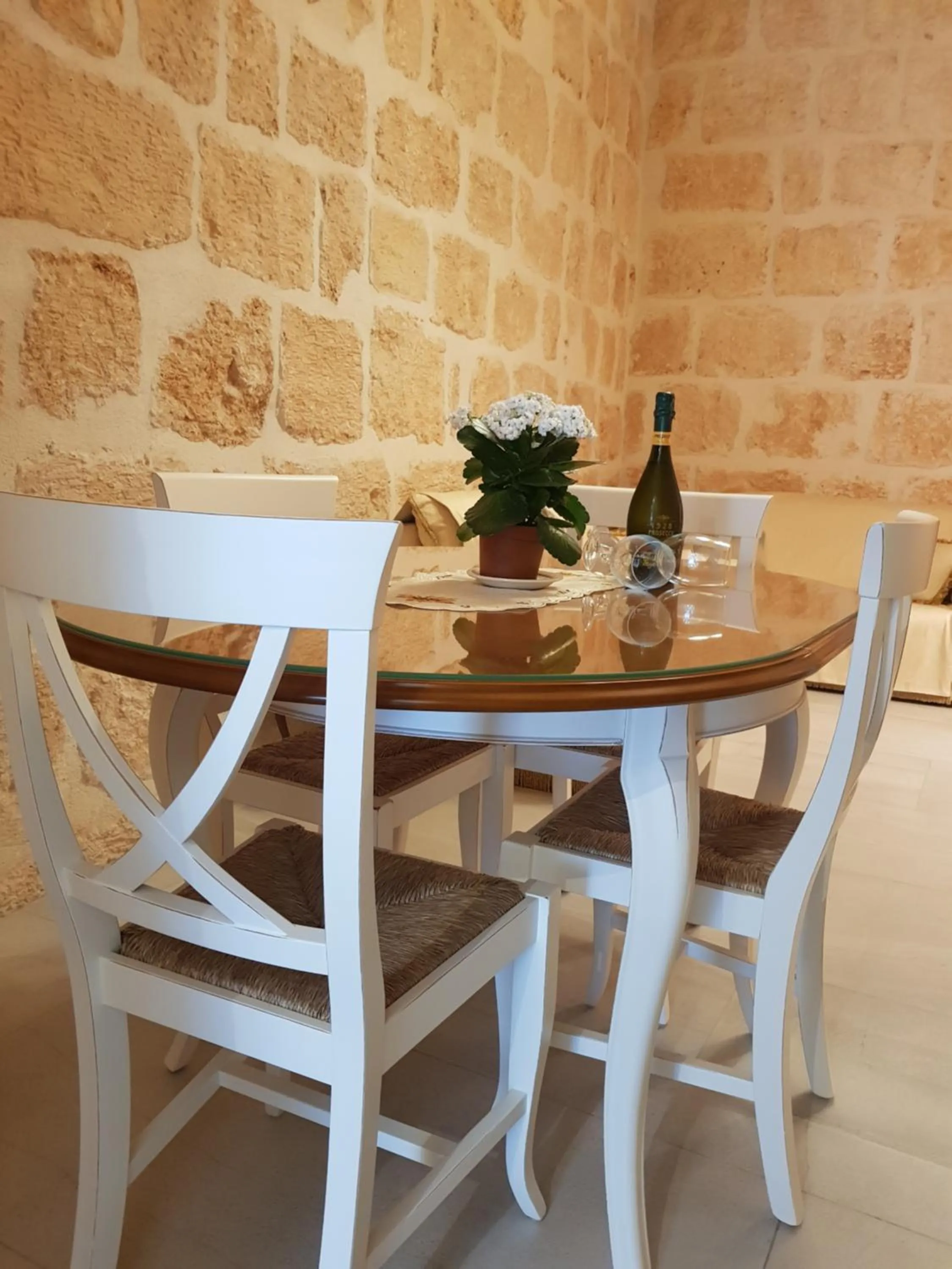 Dining area in Tal-Kampjin