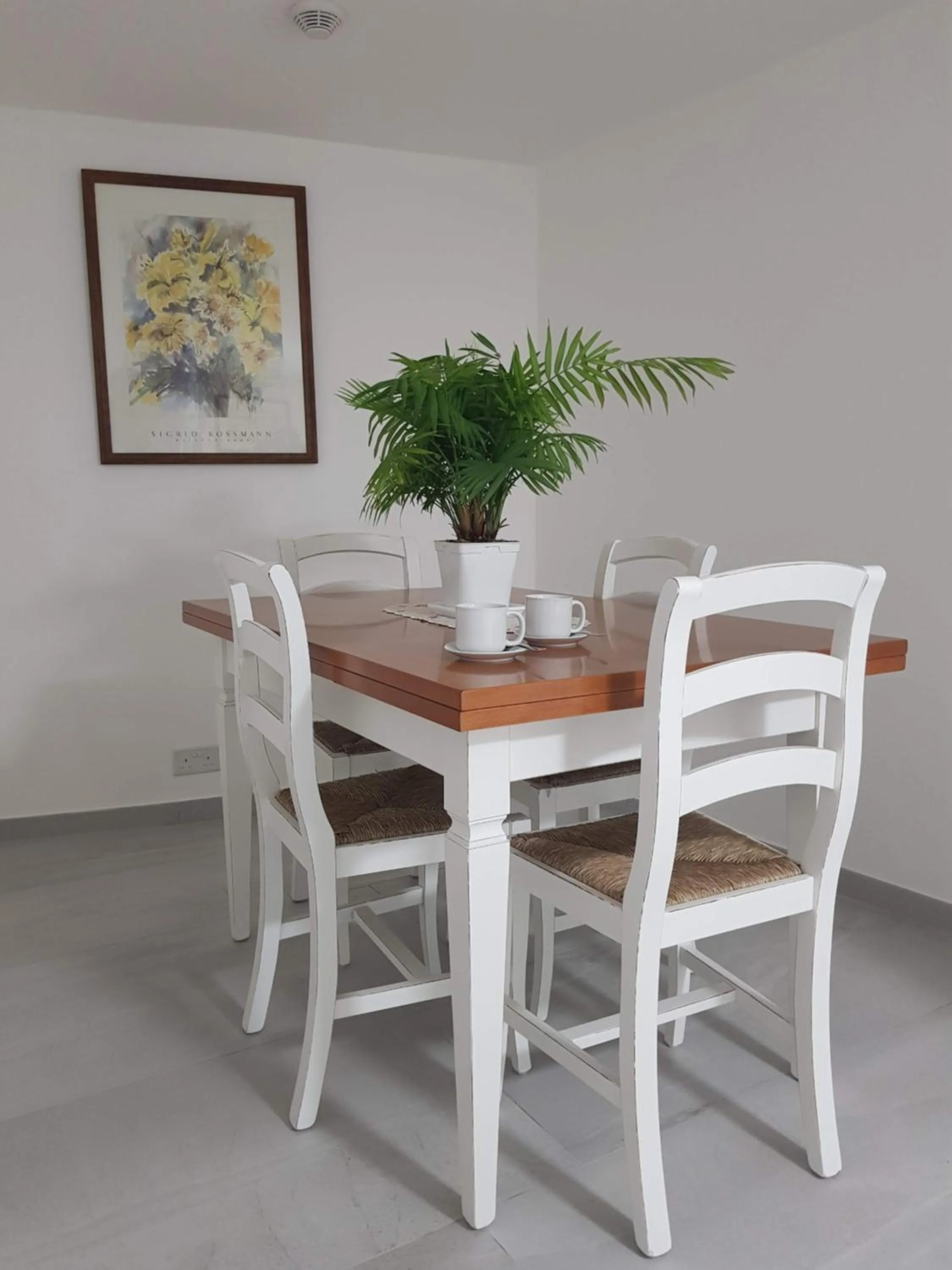Dining area in Tal-Kampjin