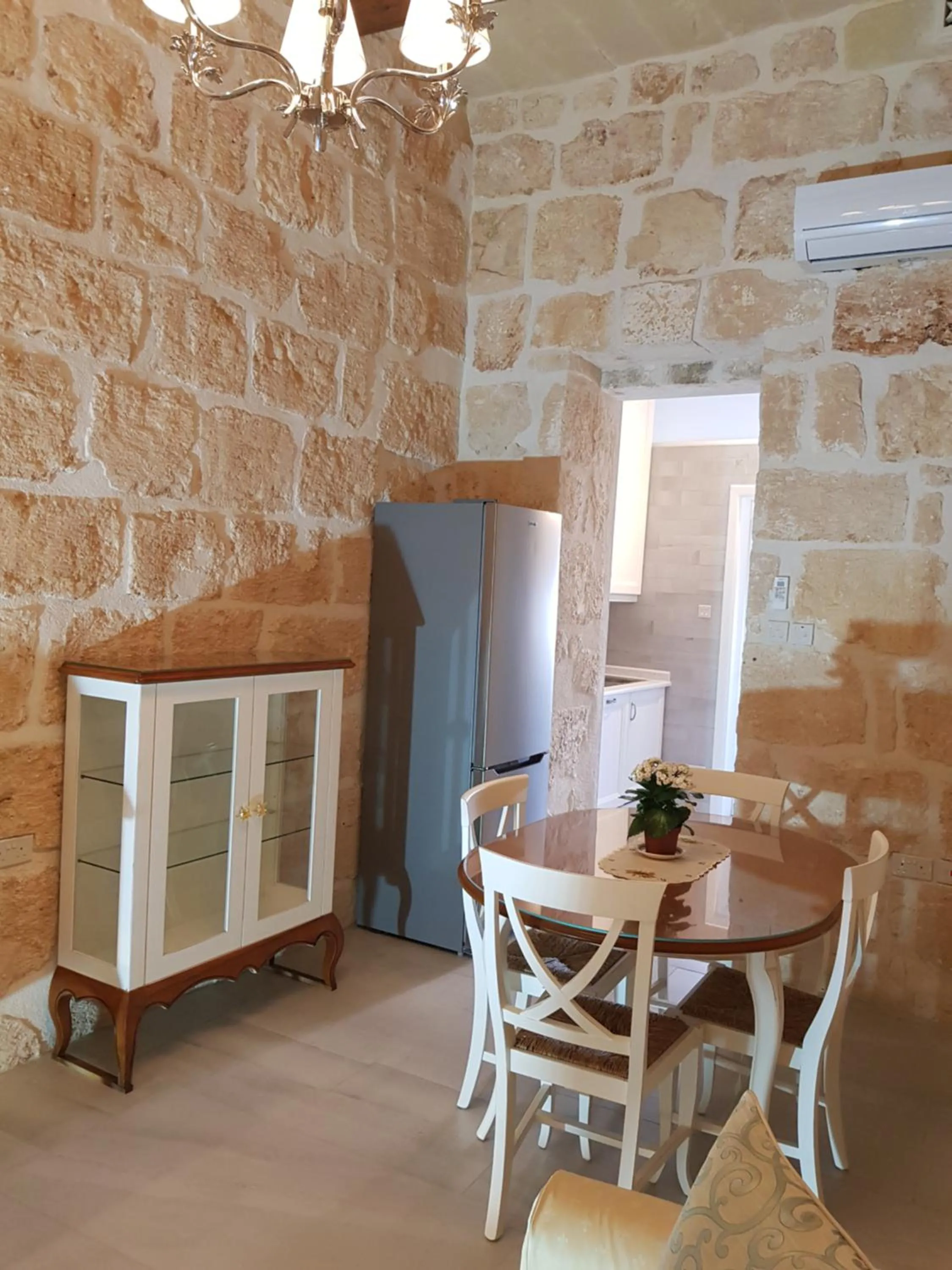 Dining area in Tal-Kampjin