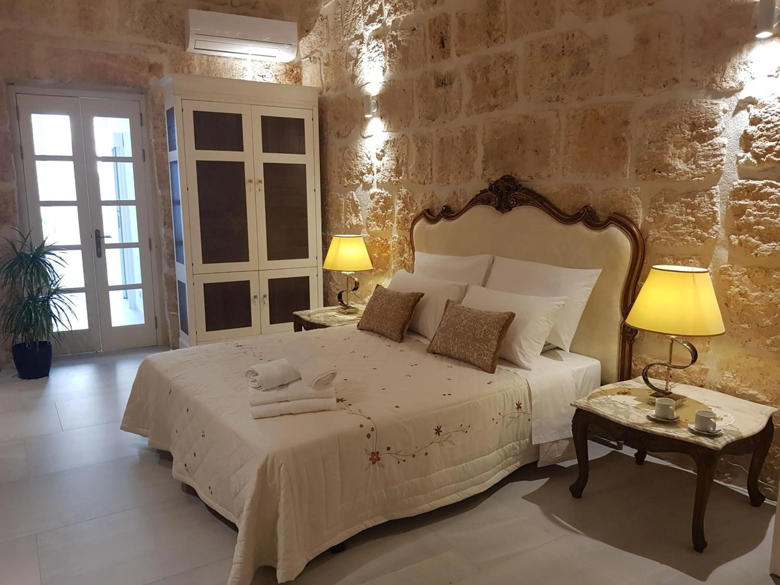 Bedroom, Bed in Tal-Kampjin