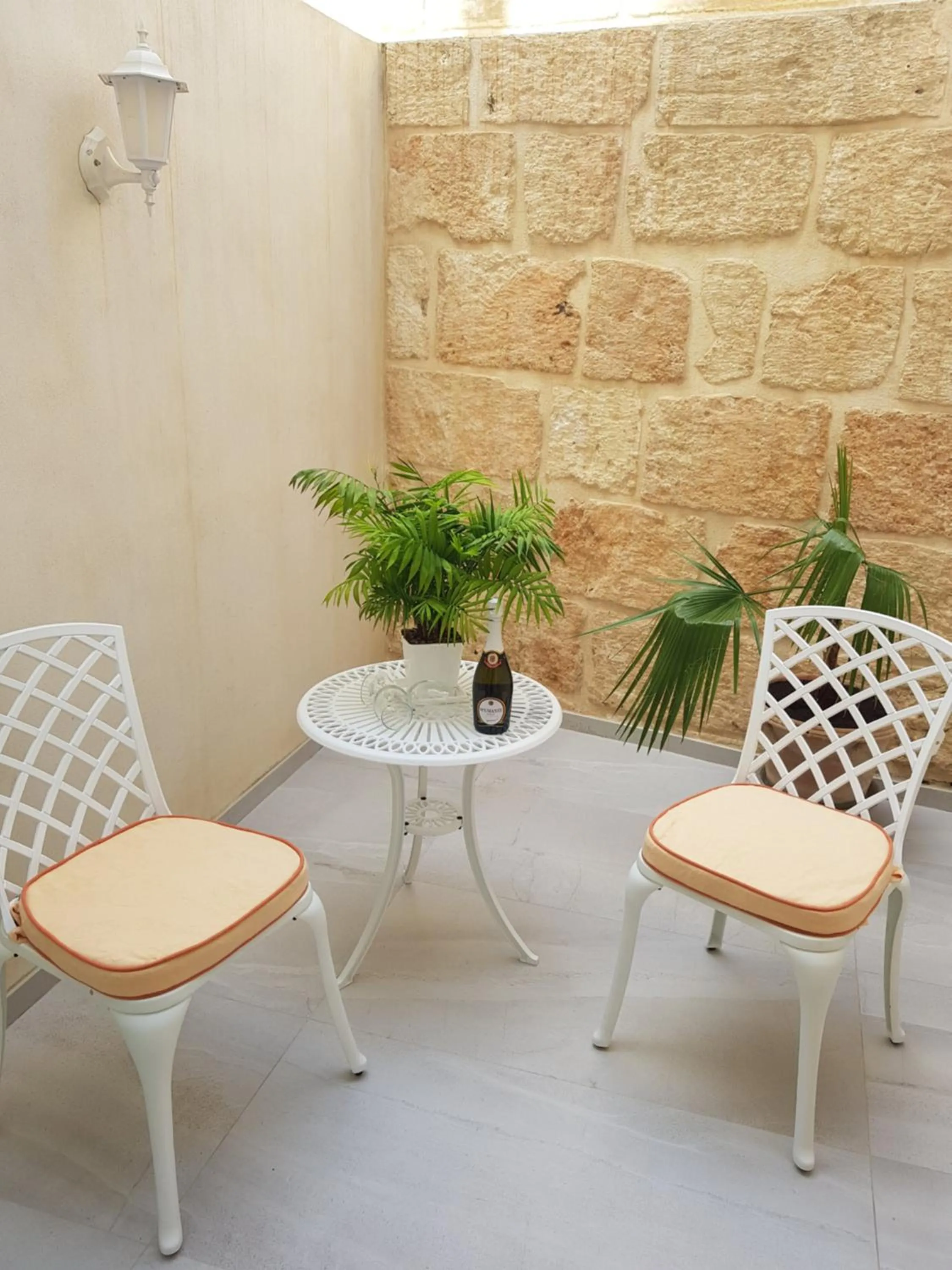 Seating area in Tal-Kampjin
