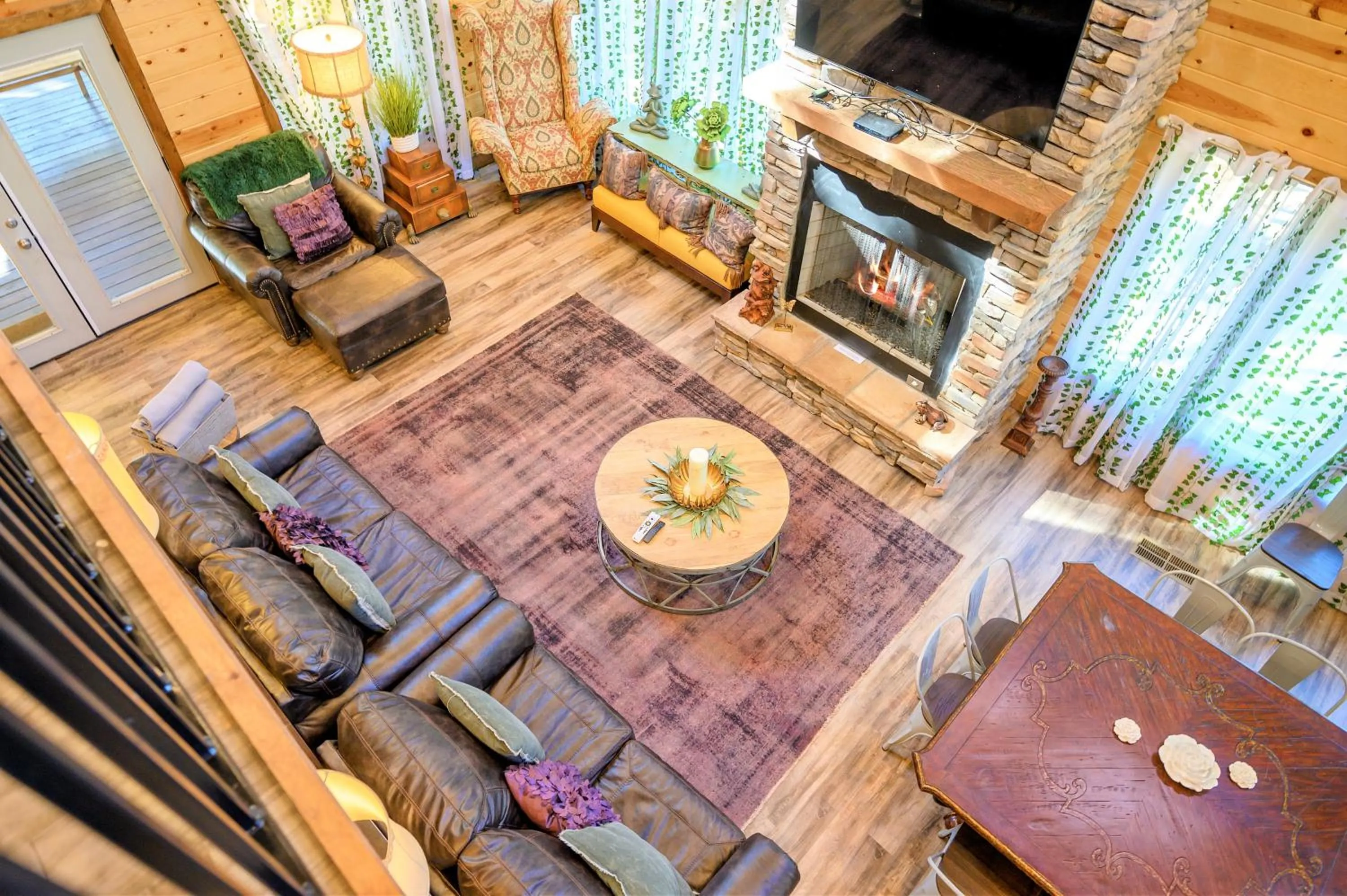 Living room in The Nomi Lodge - Sleeps 28 - Gorgeous Rustic Cabin, Centrally Located, Tons of Amenities