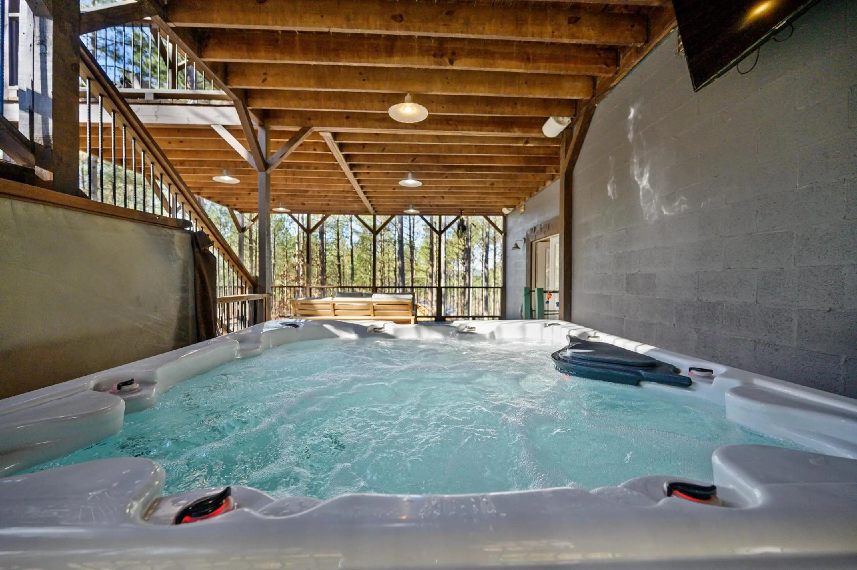 The Nomi Lodge - Sleeps 28 - Gorgeous Rustic Cabin, Centrally Located, Tons of Amenities